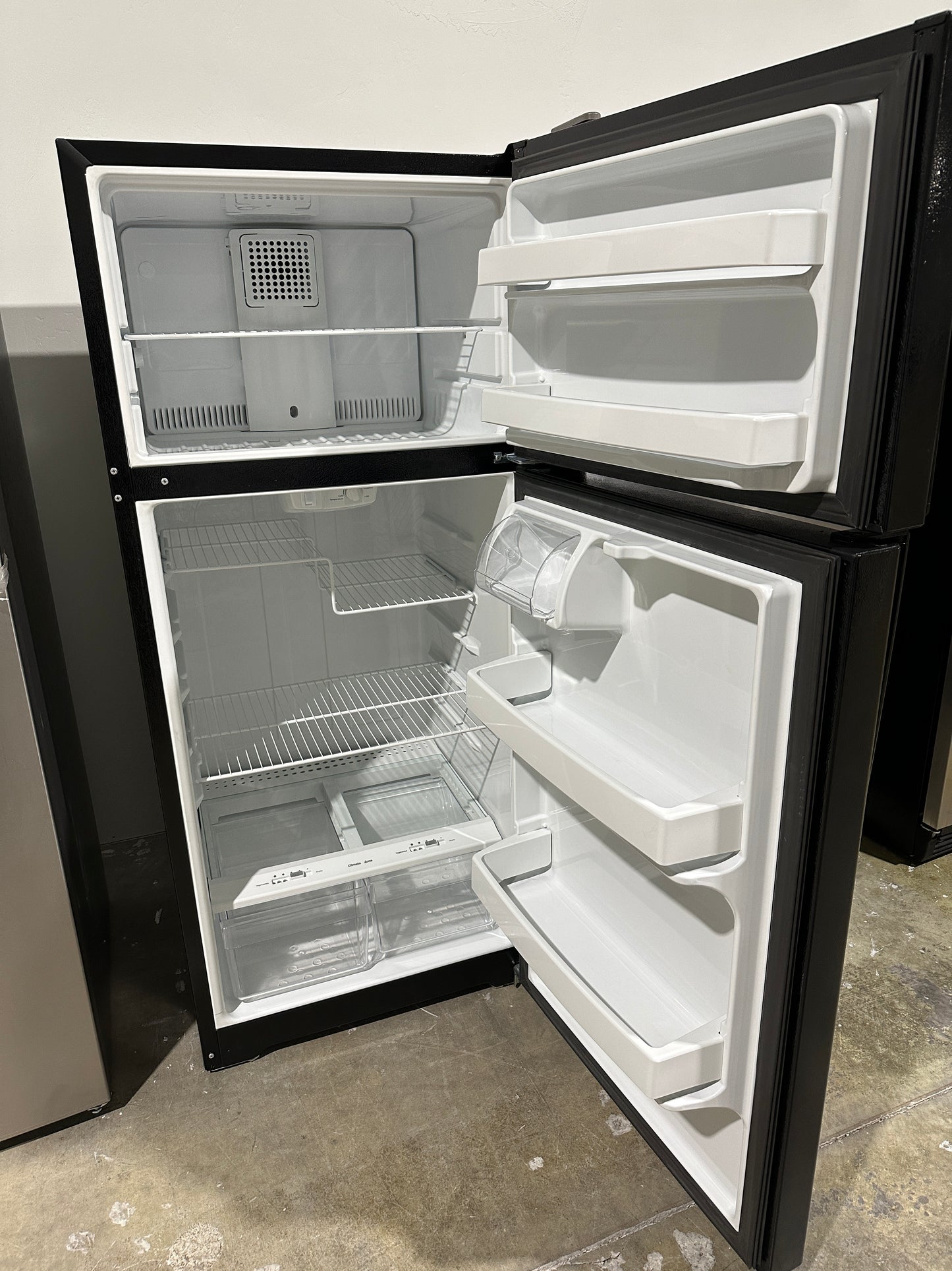 LIKE NEW GE TOP FREEZER REFRIGERATOR MODEL: gts16dthmrww REF12418S