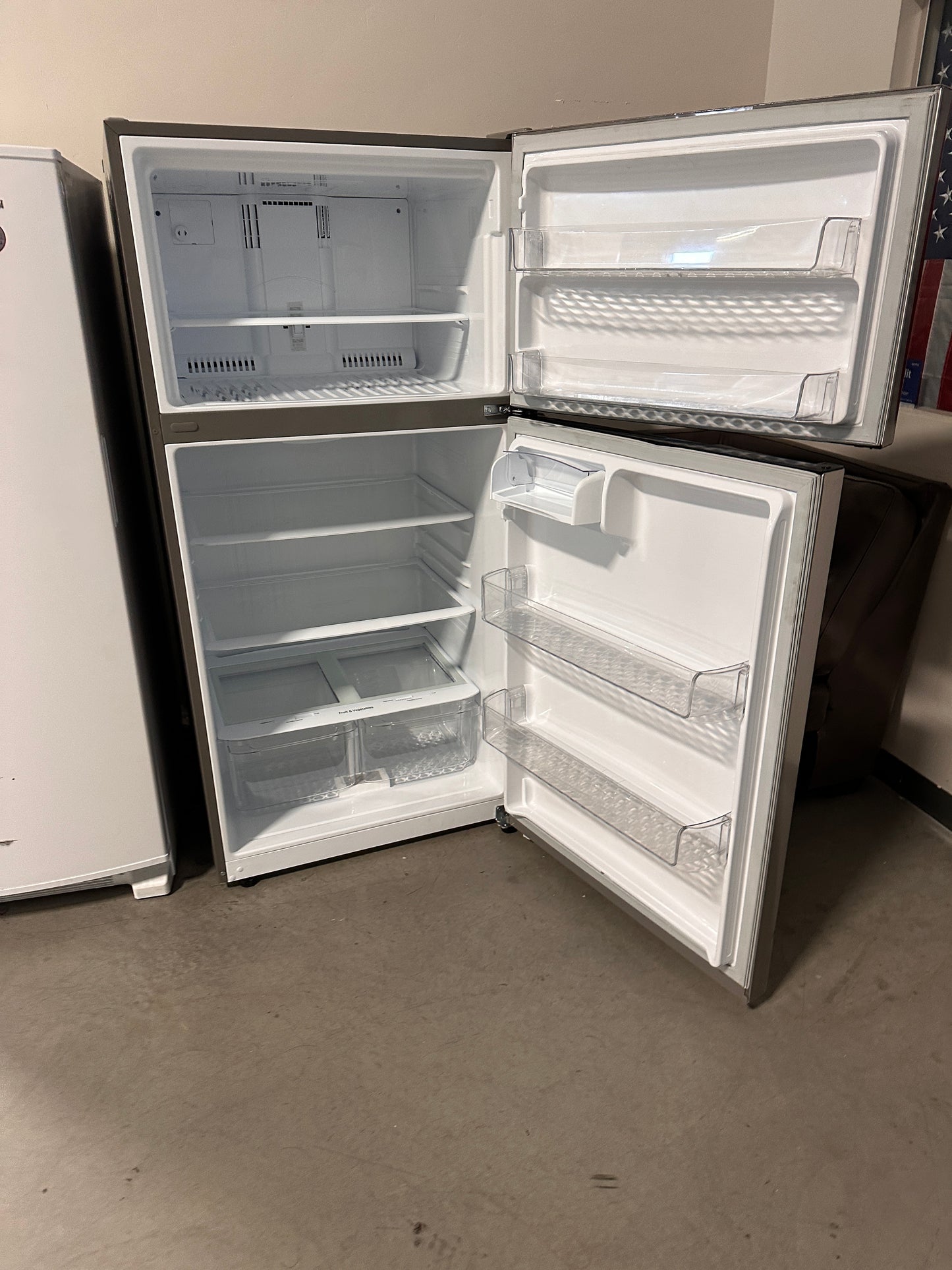 LG STAINLESS STEEL REFRIGERATOR with INTERNAL WATER DISPENSER MODEL: LHTNS2403S REF14032