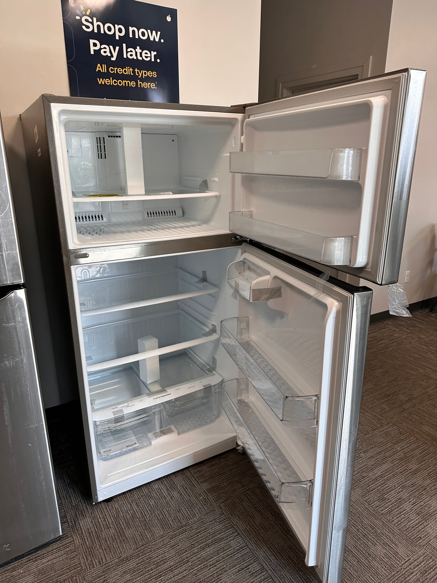 BRAND NEW TOP FREEZER LG REFRIGERATOR MODEL: LHTNS2403S REF14021
