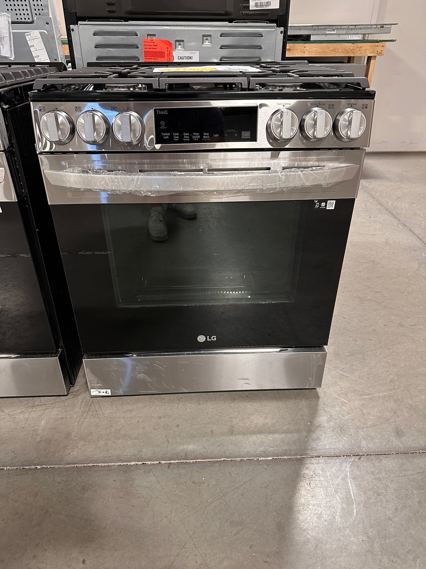 NEW LG TRUE CONVECTION RANGE WITH EASY CLEAN MODEL: LSGL5833F RAG11822