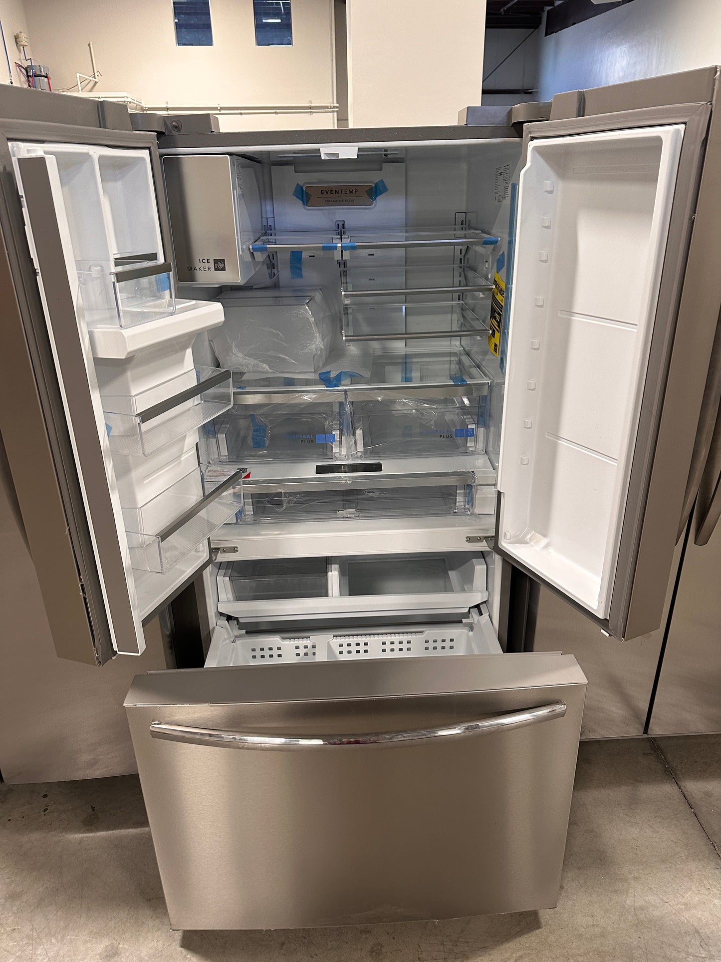 NEW Frigidaire - Gallery 27.8 Cu. Ft. French Door Refrigerator - MODEL: GRFS2853AF REF13068