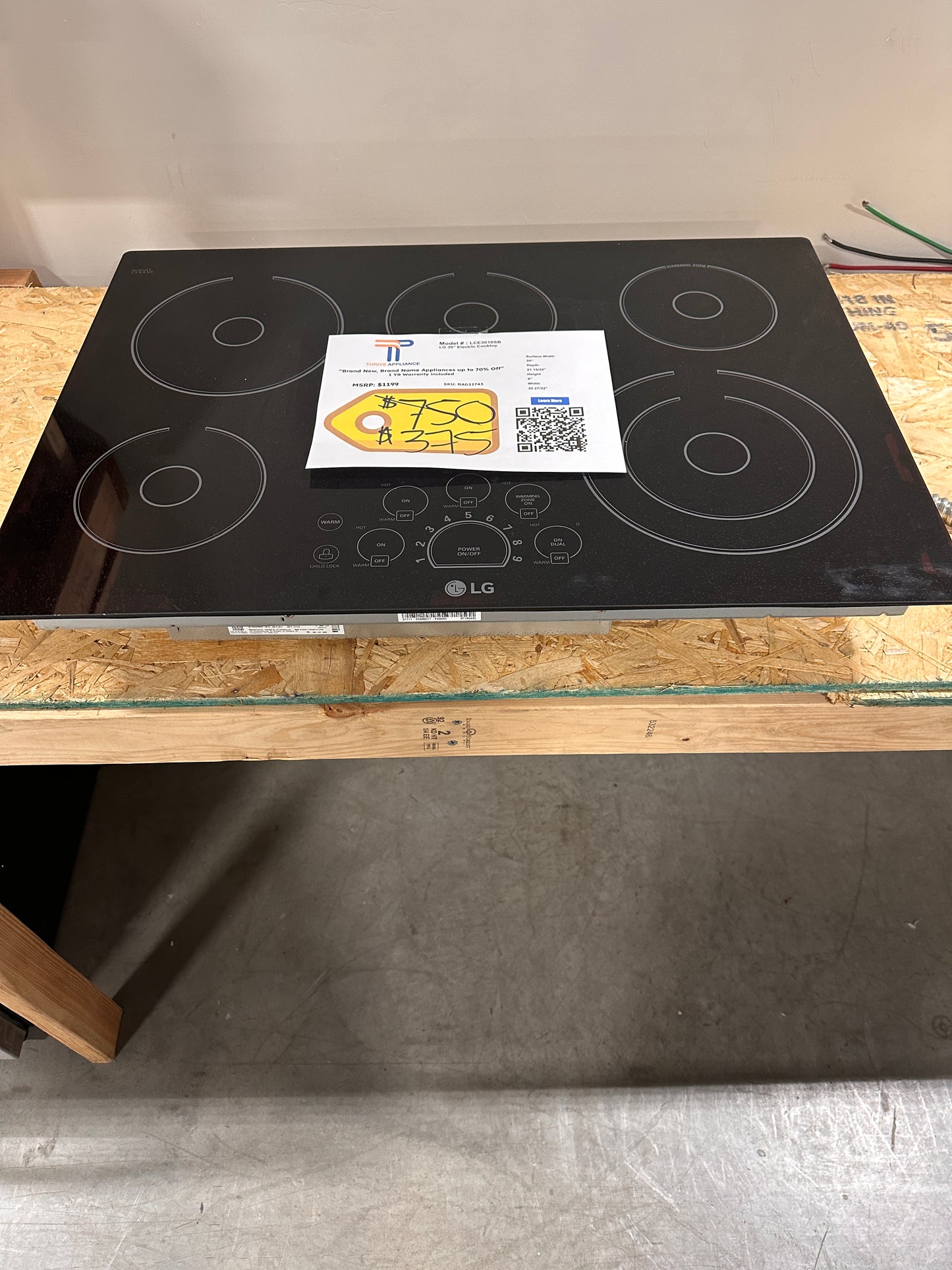 INCREDIBLY DISCOUNTED LG - 30" Built-In Electric Cooktop with 5 elements - Black MODEL: LCE3010SB RAG11743