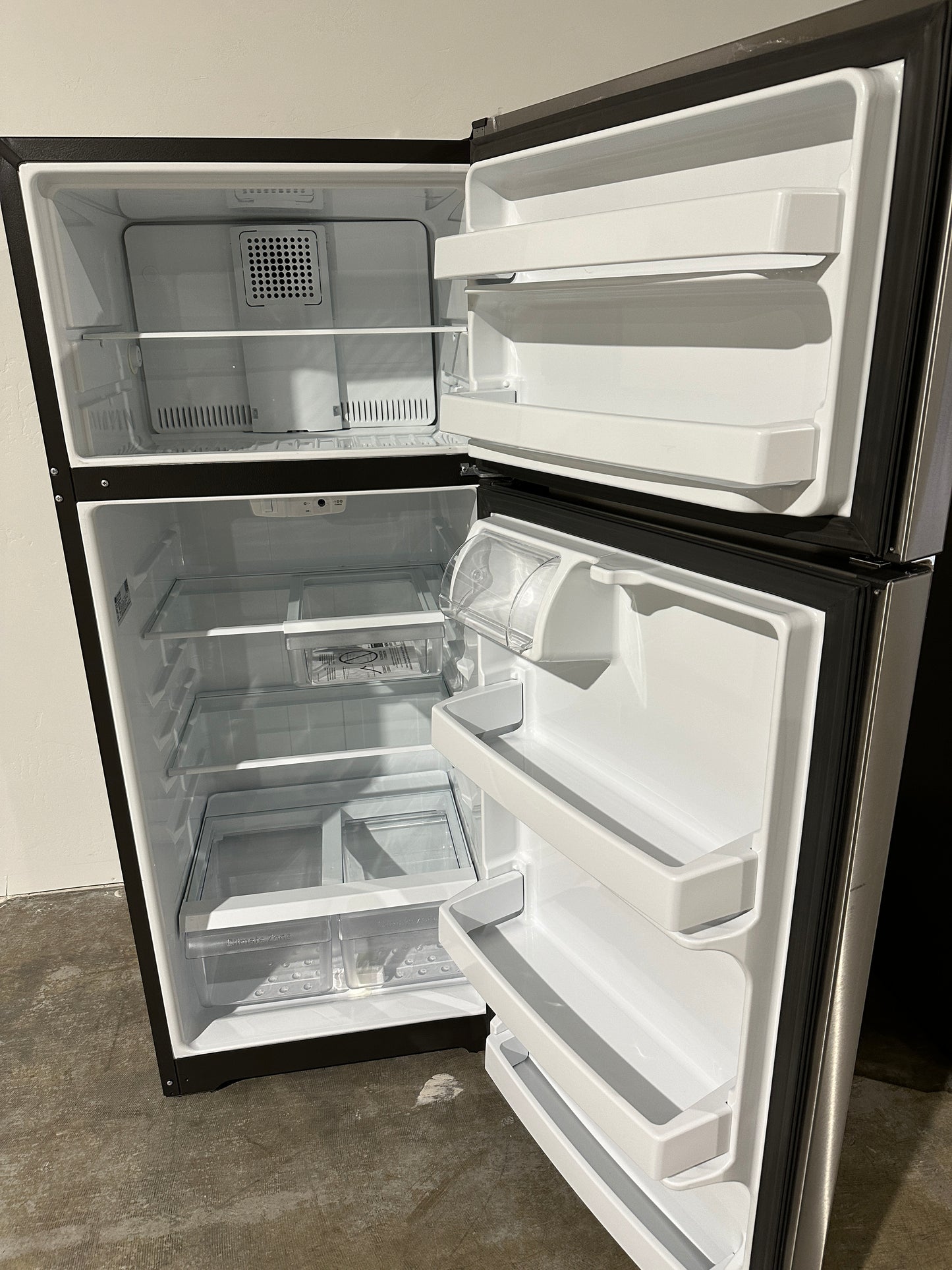 17.5 CU FT TOP FREEZER REFRIGERATOR MODEL: GTS18HYNRFS REF12433S