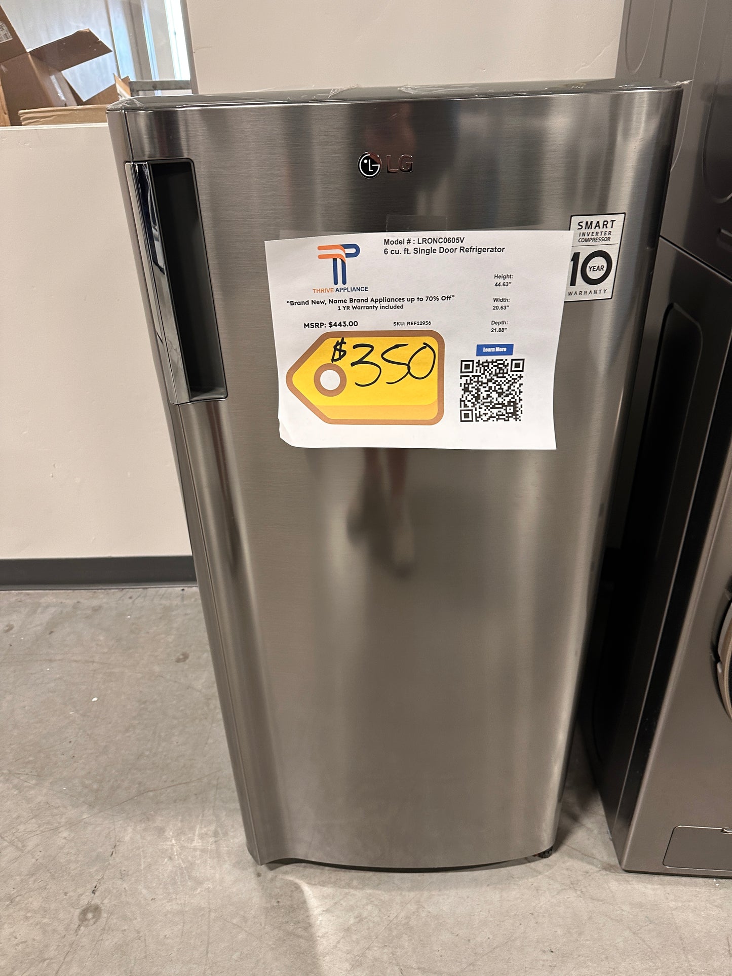 GREAT NEW LG 5.79 CU FT REFRIGERATOR MODEL: LRONC0605V REF12956