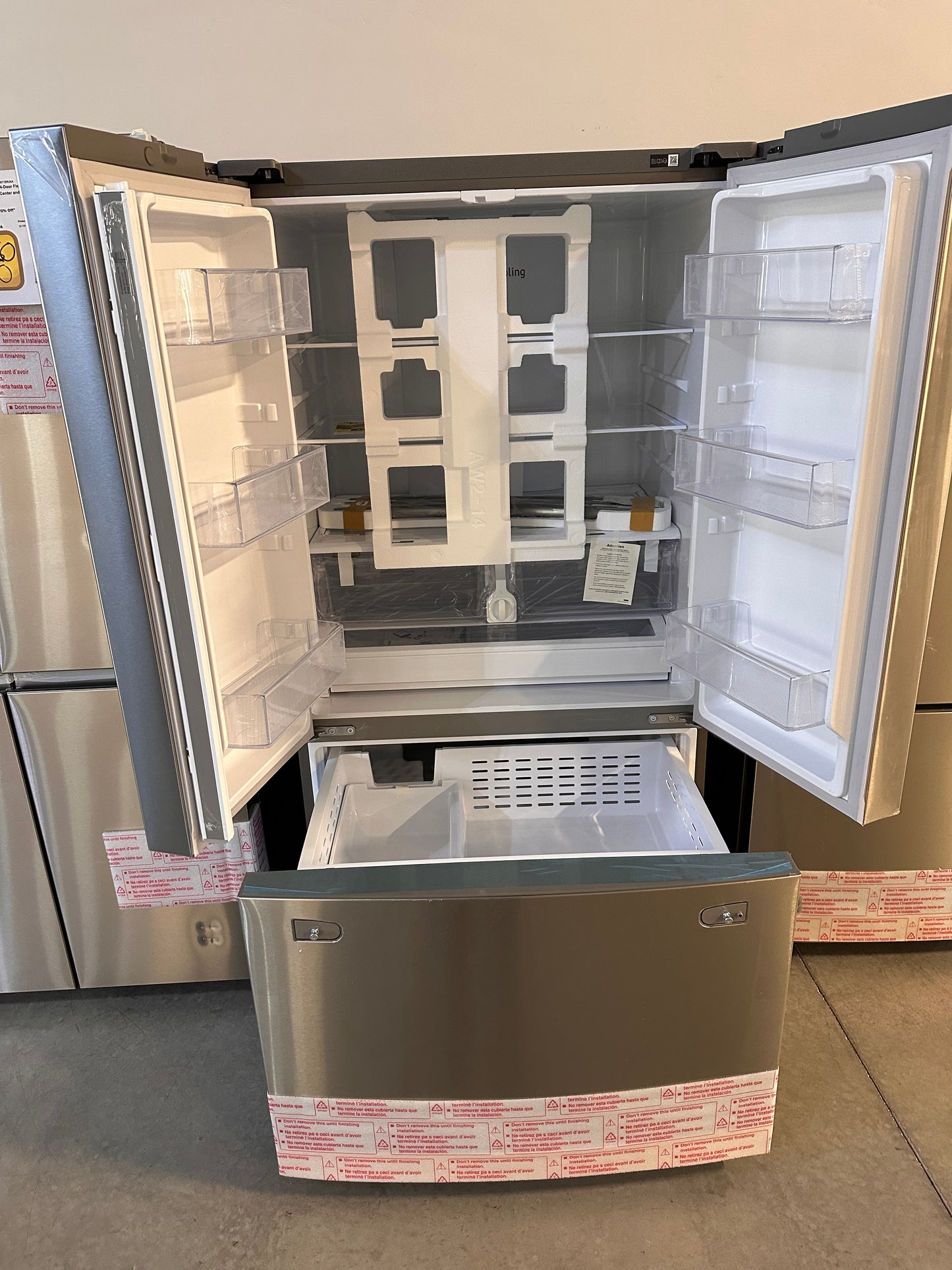 NEW SAMSUNG LARGE CAPACITY STAINLESS STEEL REFRIGERATOR MODEL: RF28T5001SR/AA REF13057