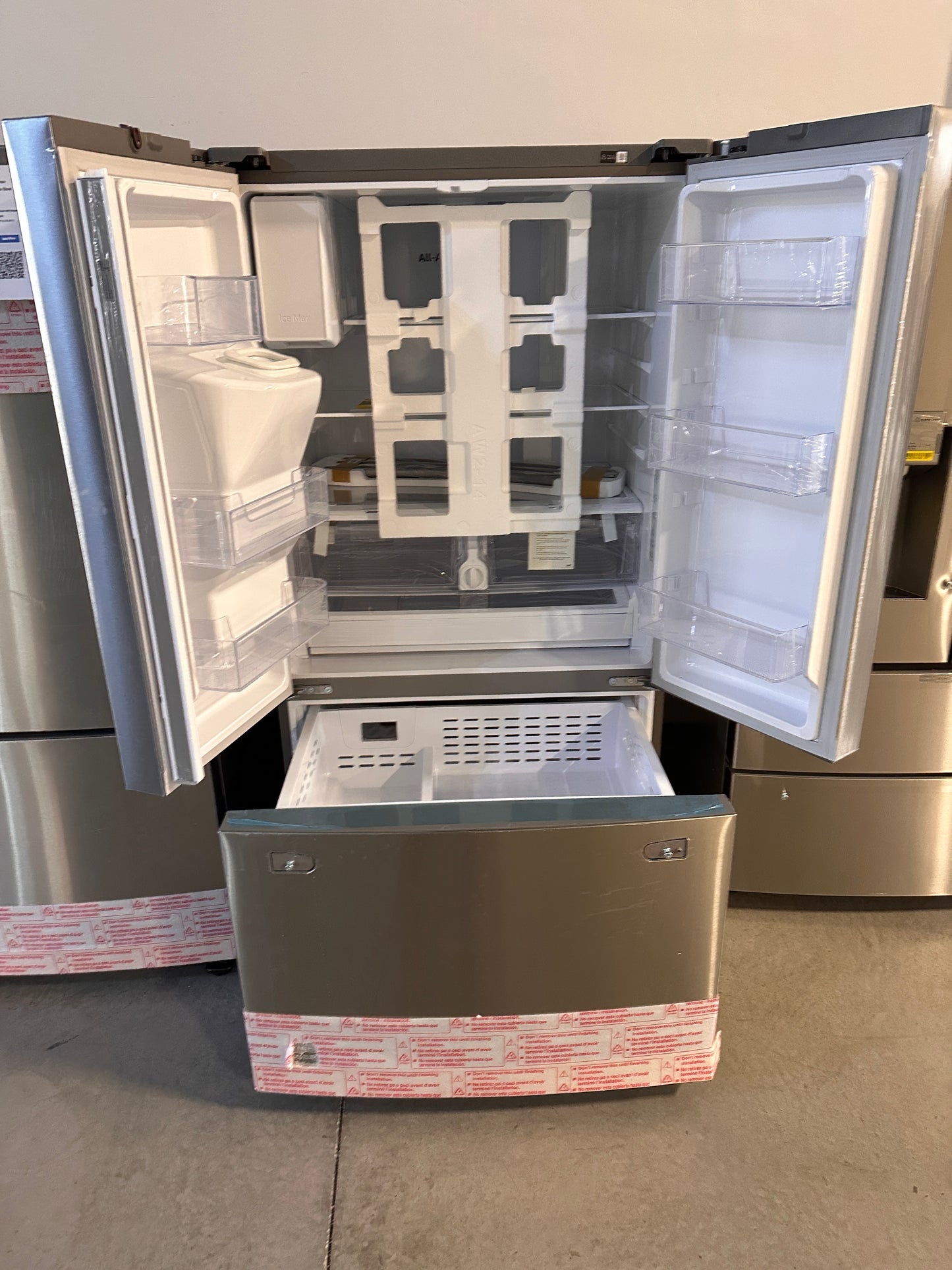GREAT NEW SAMSUNG FRENCH DOOR REFRIGERATOR MODEL: RF27T5201SR/AA REF13049