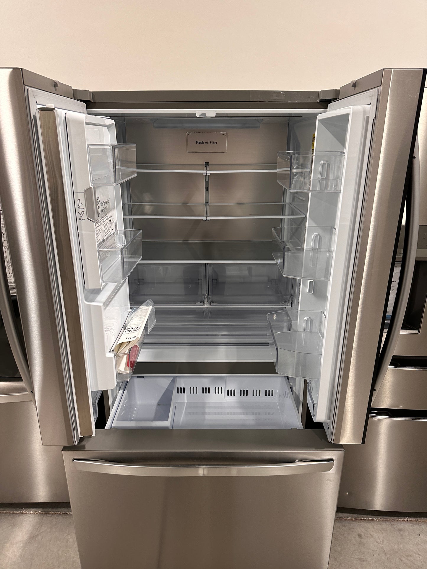 Counter-Depth Smart Refrigerator with InstaView - Stainless steel Model:LRFOC2606S REF12836