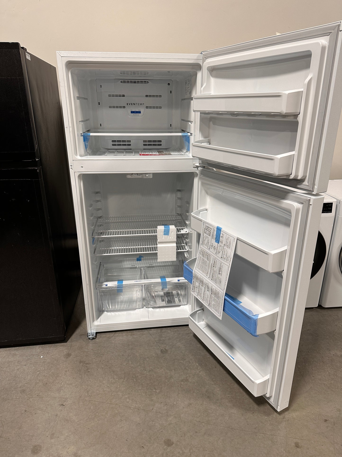 GREAT NEW TOP FREEZER REFRIGERATOR Model:FFTR1814WW REF12976