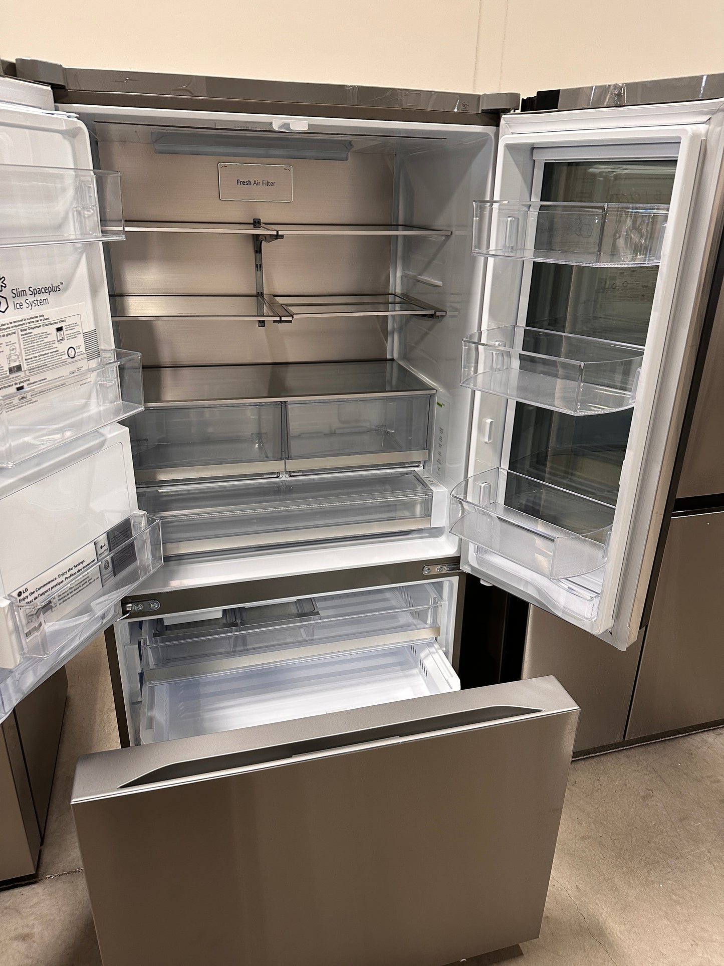 GORGEOUS COUNTER DEPTH MAX REFRIGERATOR with FOUR KINDS OF ICE MODEL:LRYKC2606S REF13098