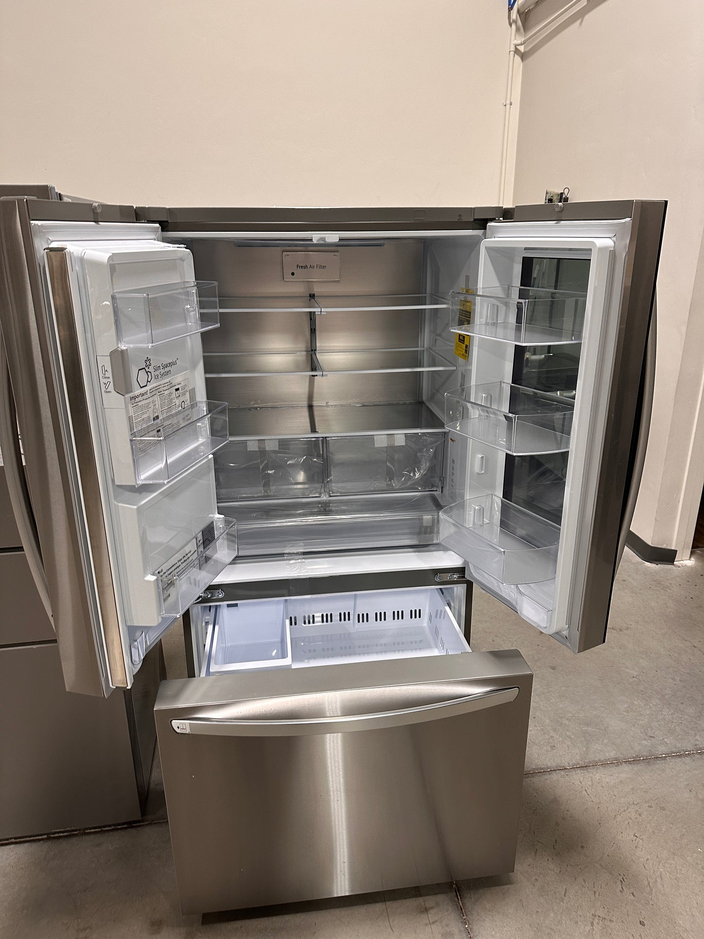 COUNTER DEPTH SMART LG REFRIGERATOR WITH INSTAVIEW MODEL:LRFOC2606S REF13090