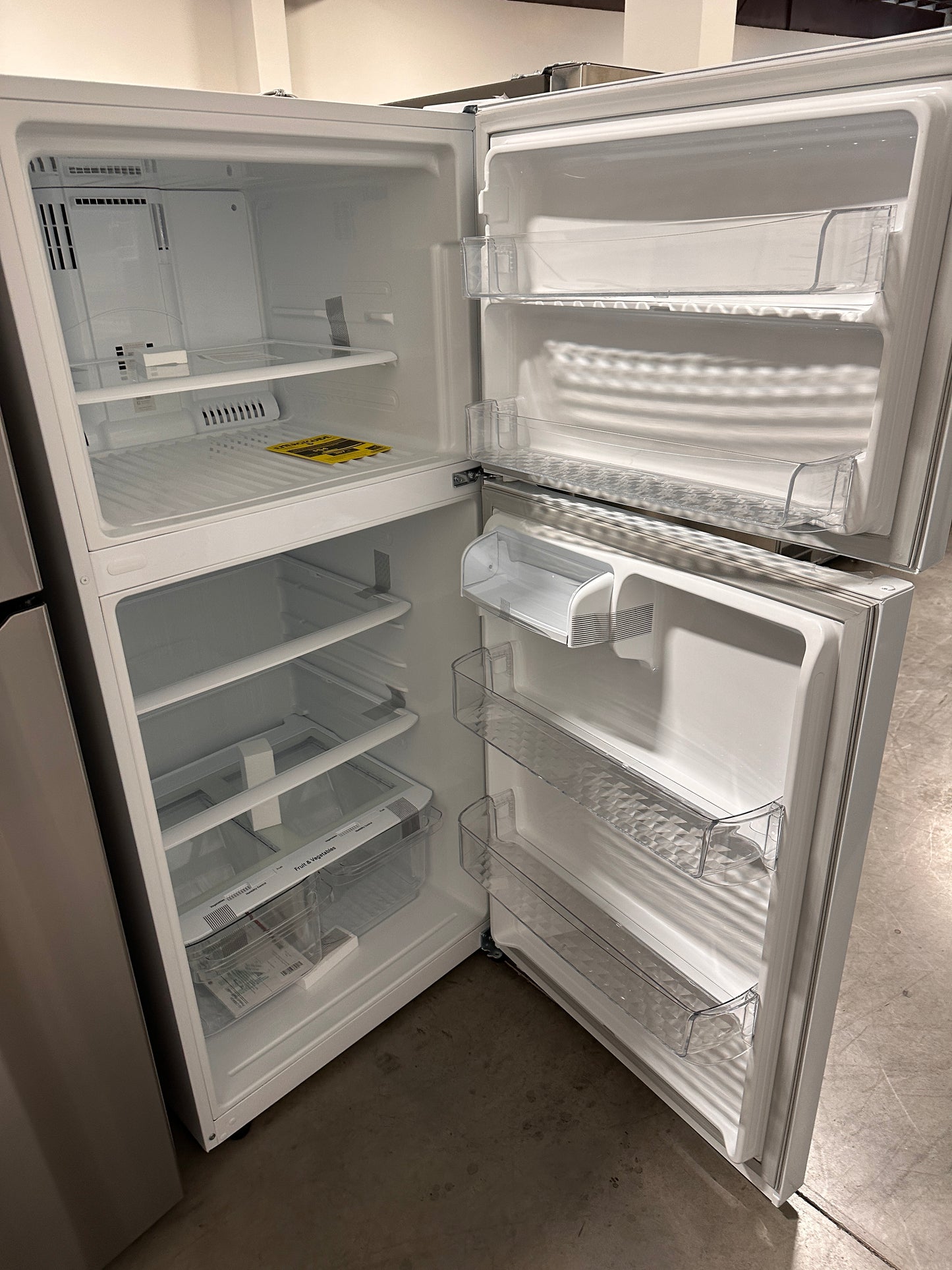 LG - 20.2 Cu. Ft. Top-Freezer Refrigerator - White MODEL: LTCS20020W REF13145