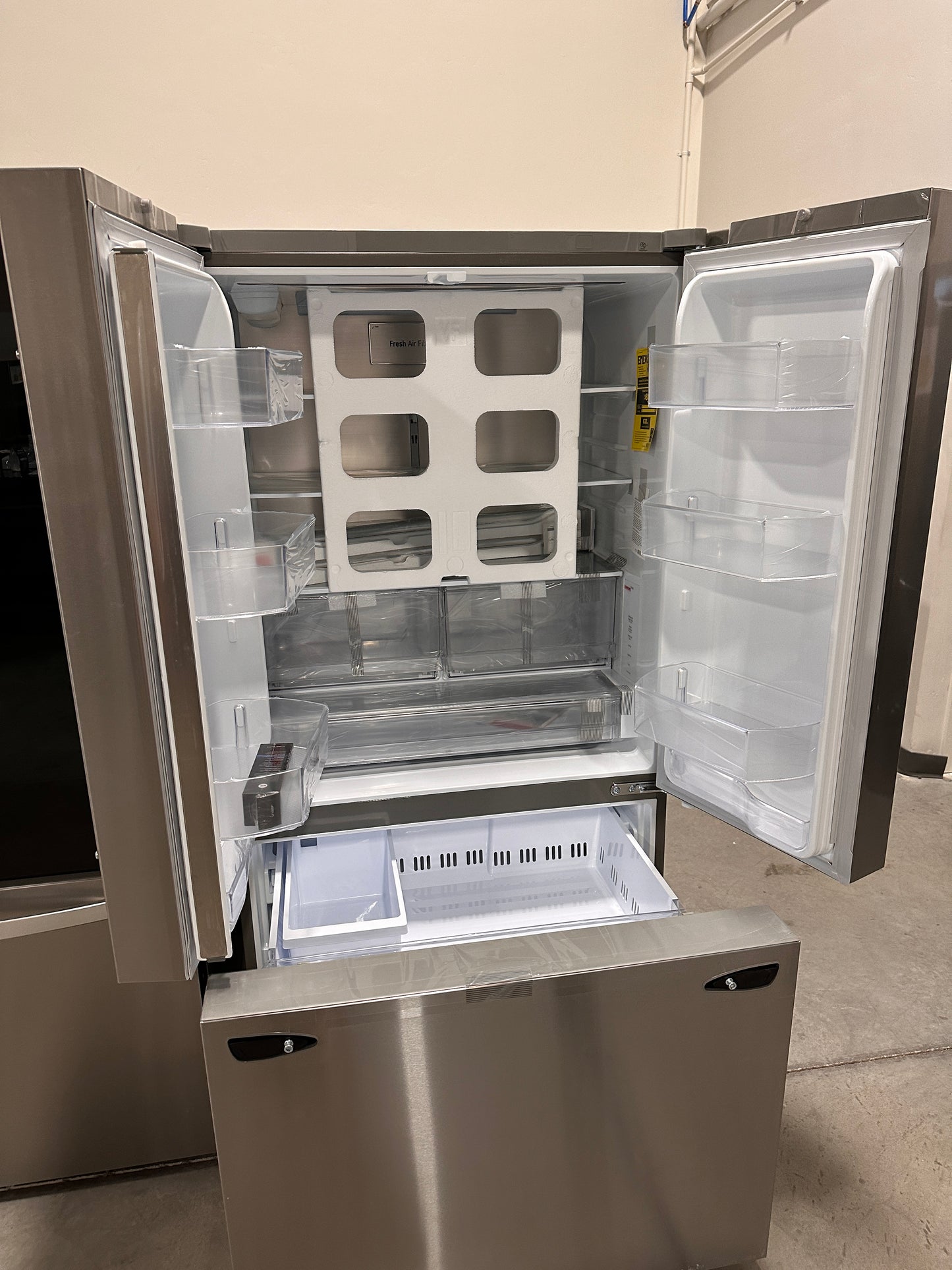 COUNTER DEPTH LG FRENCH DOOR REFRIGERATOR with INTERNAL WATER MODEL: LRFLC2706S REF13146