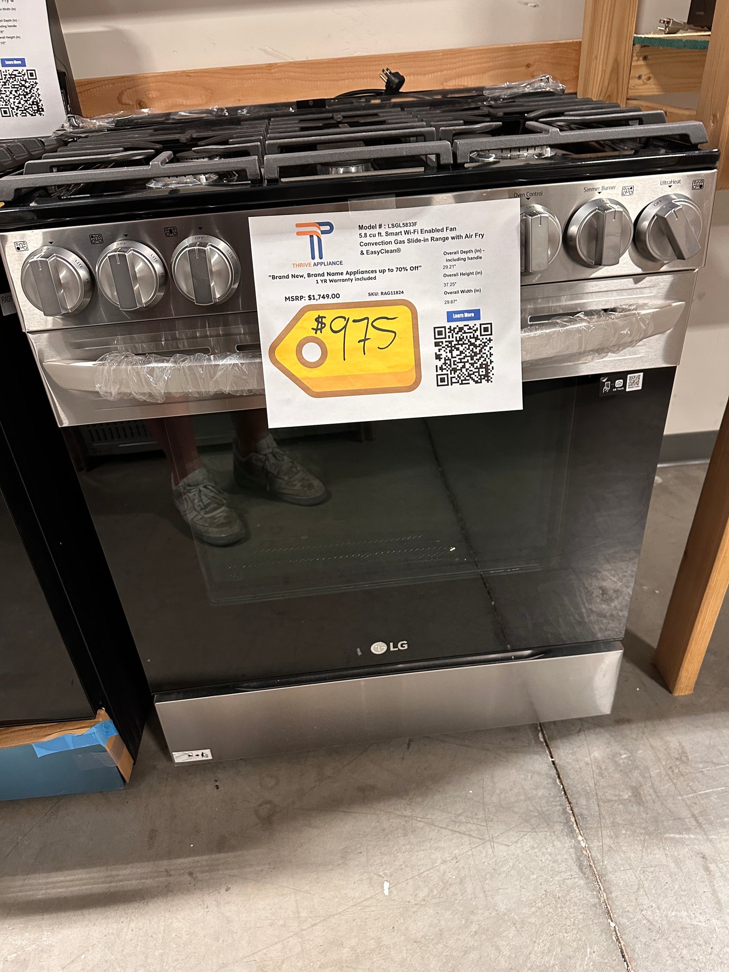 BRAND NEW LG TRUE CONVECTION GAS RANGE MODEL: LSGL5833F RAG11824