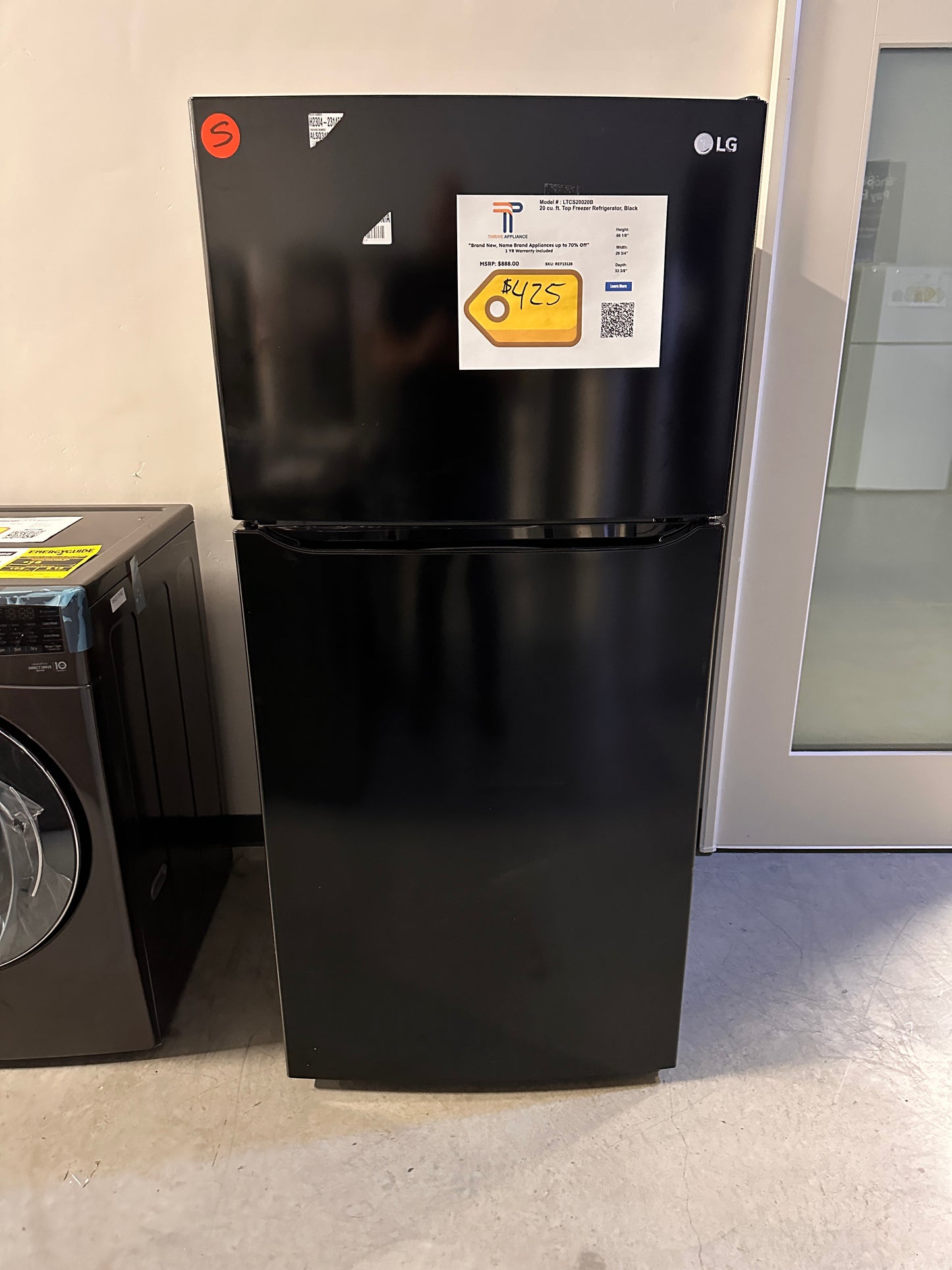 New LG - 20.2 Cu. Ft. Top-Freezer Refrigerator - Black MODEL: LTCS20020B REF13128