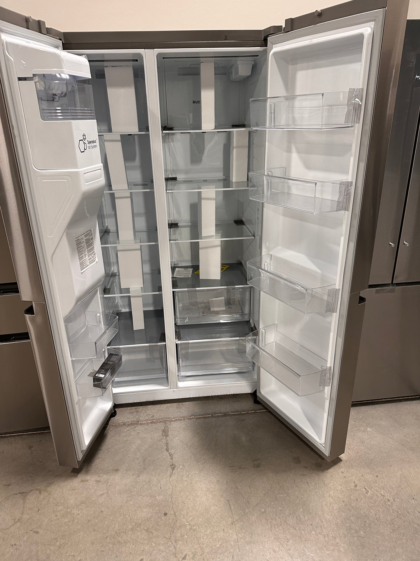 NEW COUNTER DEPTH LG REFRIGERATOR WITH SMOOTH TOUCH DISPENSER MODEL: LRSXC2306S REF13119