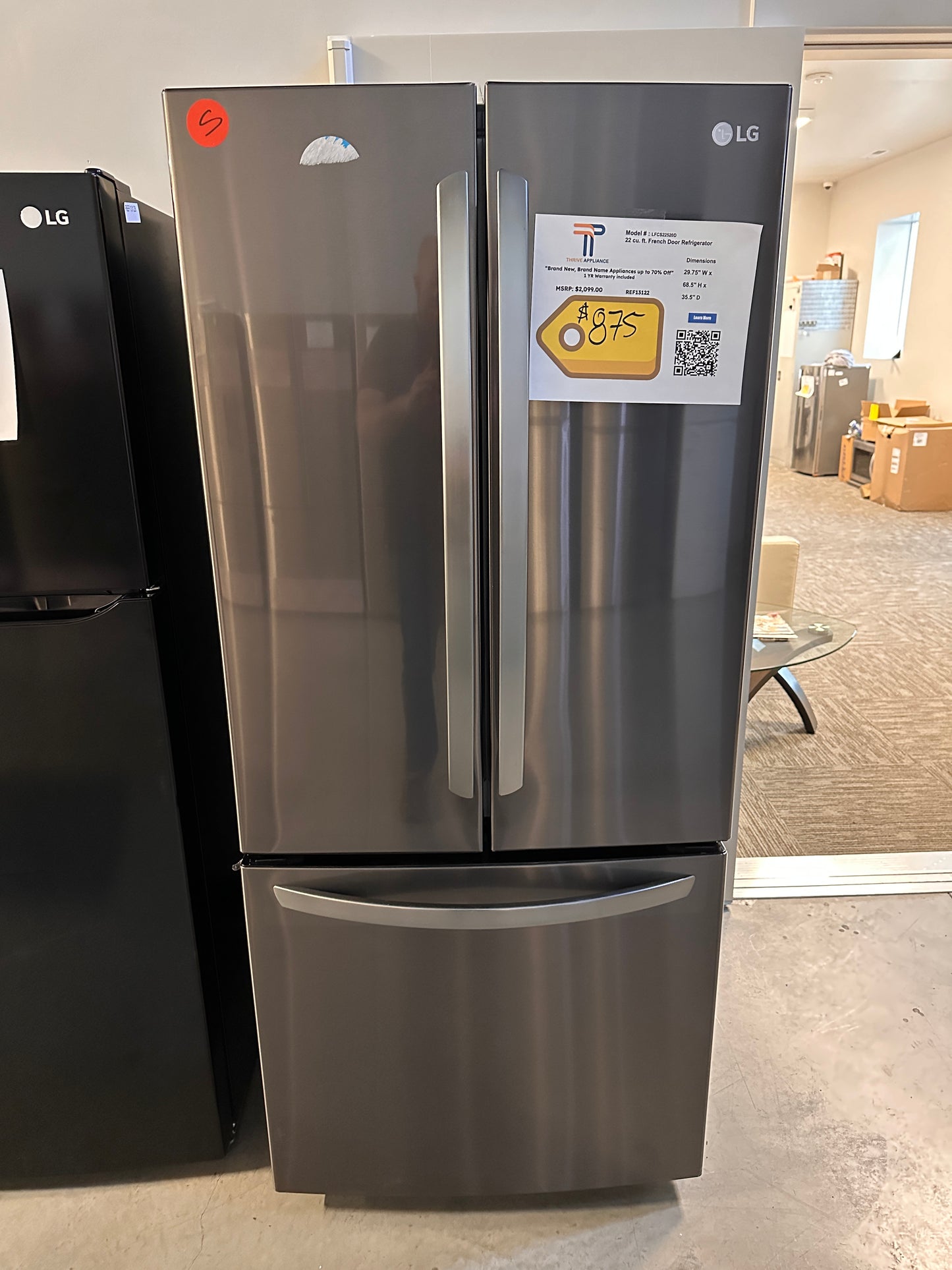DARK STAINLESS LG REFRIGERATOR with SMART COOLING SYSTEM MODEL: LFCS22520D REF13122