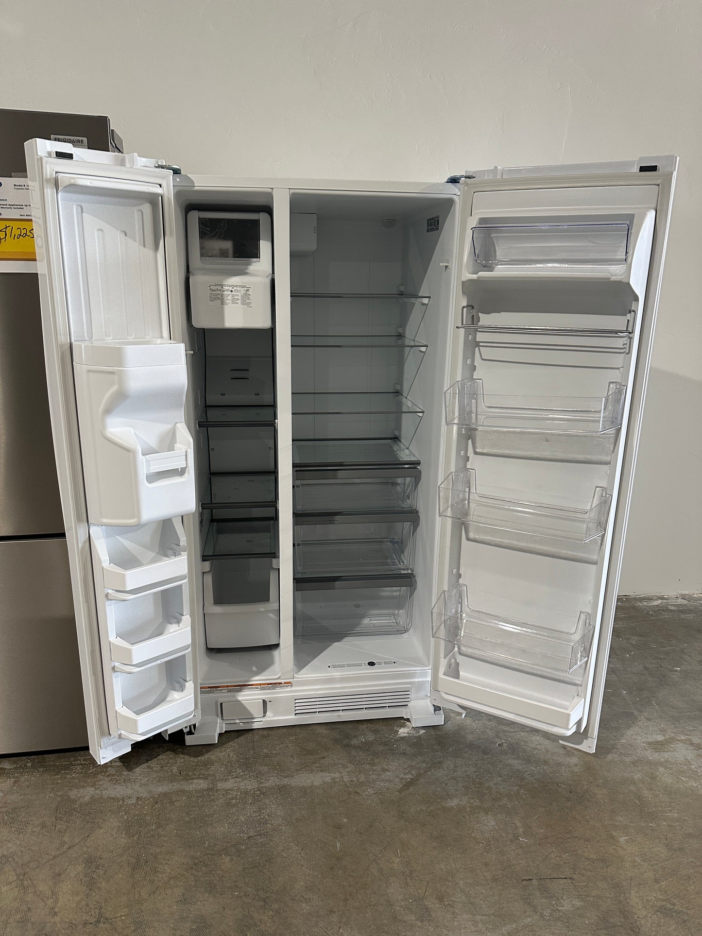 BRAND NEW BEAUTIFUL WHITE WHIRLPOOL REFRIGERATOR MODEL: WRS321SDHW REF12491S
