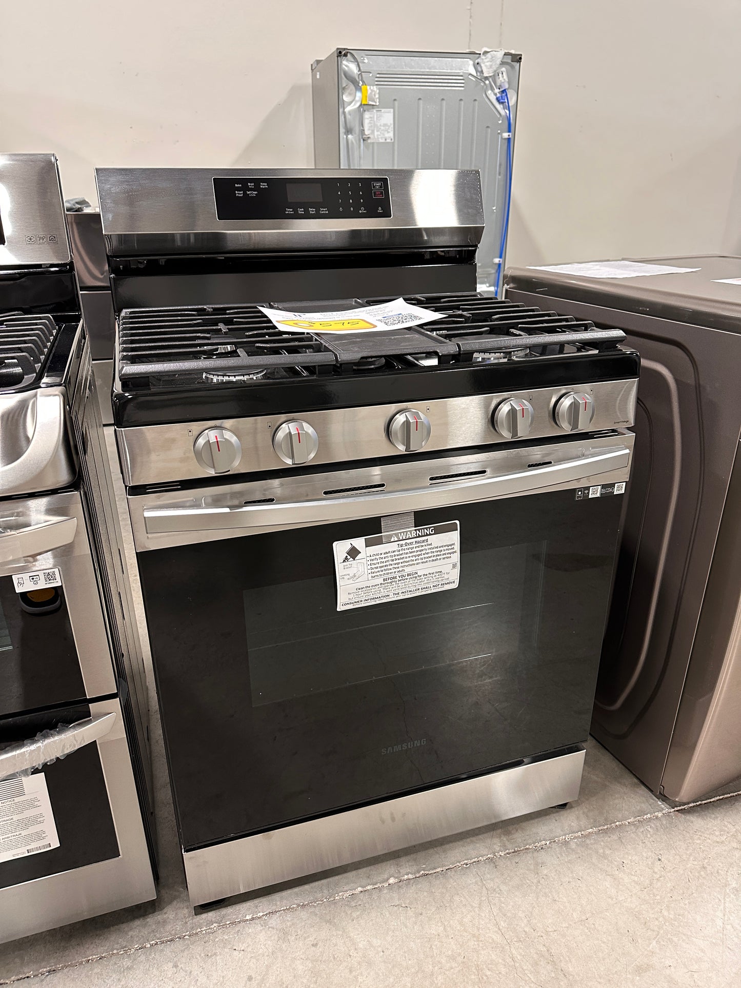 GREAT GAS RANGE - NEW SAMSUNG RANGE - MODEL:NX60A6311SS RAG11858