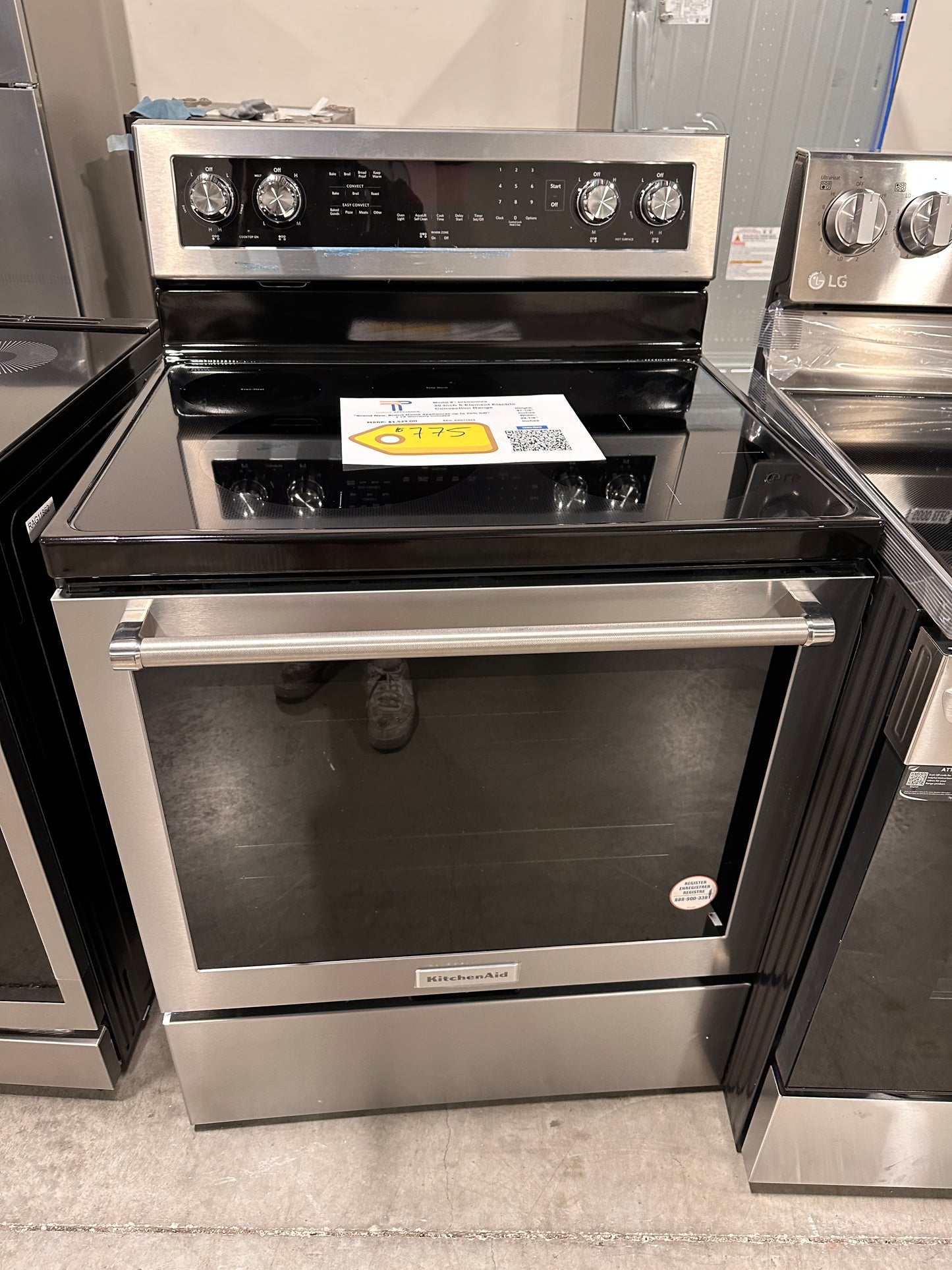 NEW SELF CLEANING CONVECTION OVEN - KITCHENAID 5 ELEMENT RANGE - MODEL:KFEG504KPS RAG11863