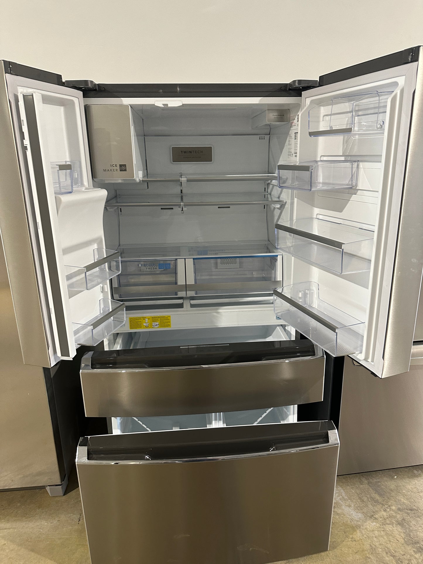 GREAT NEW COUNTER DEPTH FRIGIDAIRE REFRIGERATOR MODEL: GRMC2273CF REF12489S