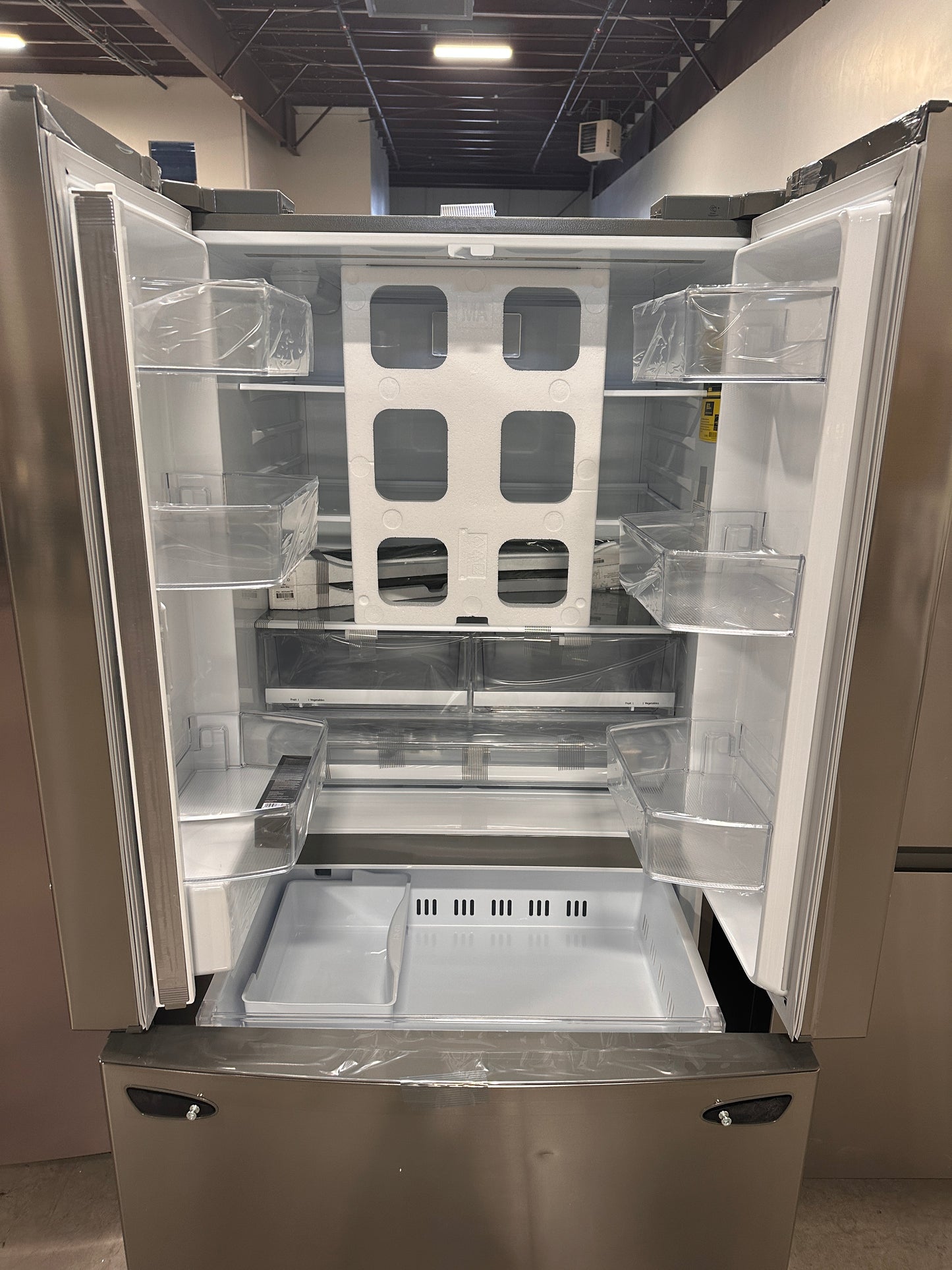 PRICE REDUCTION 29 CU FT FRENCH DOOR LG DOOR IN DOOR REFRIGERATOR MODEL:LRFWS2906V REF13150