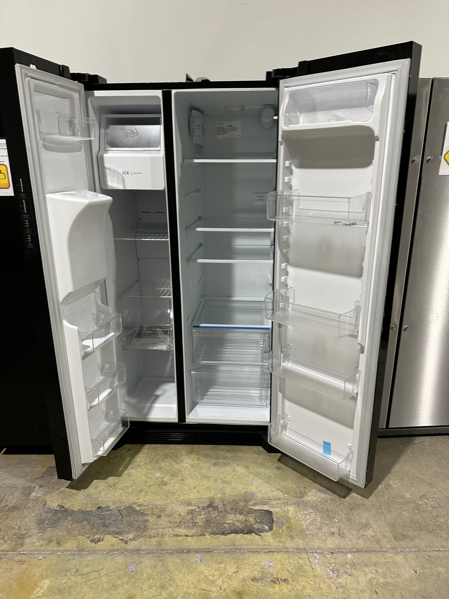 FRIGIDAIRE SIDE-BY-SIDE BLACK REFRIGERATOR MODEL: FRSS2323AB REF12517S