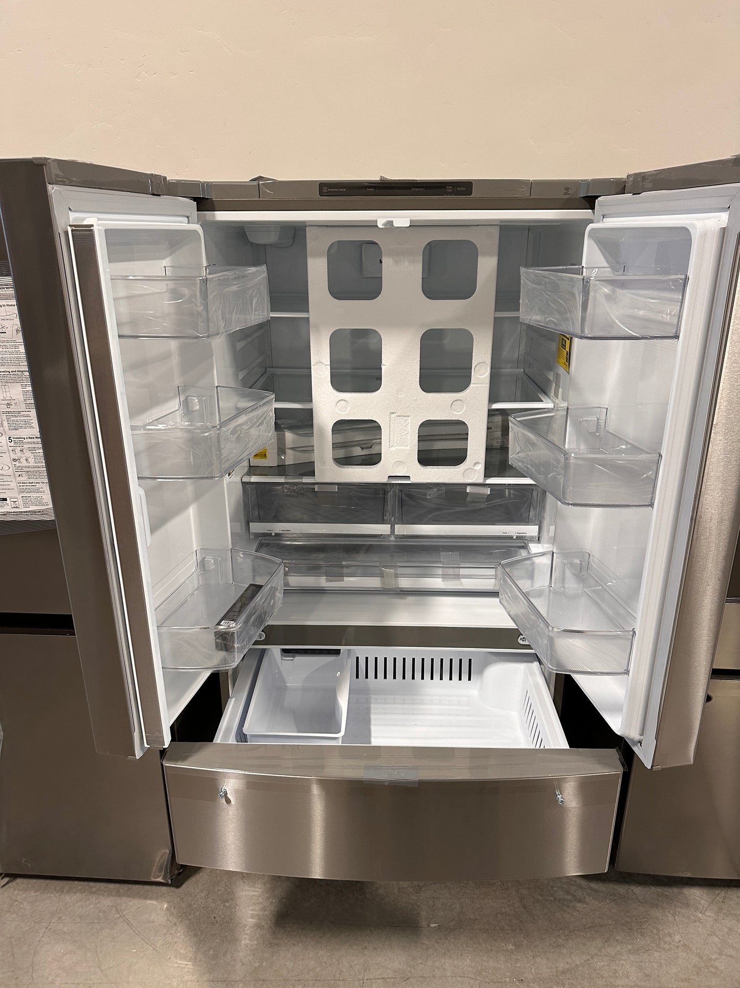 LG 26.9 CU FT FRENCH DOOR REFRIGERATOR MODEL: LMWS27626S REF13169