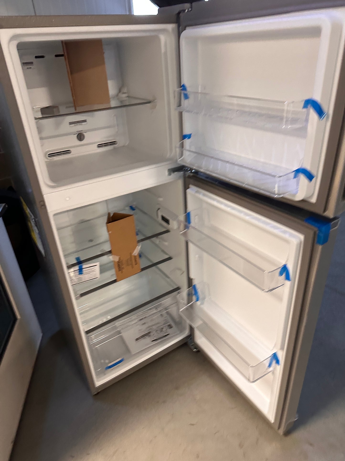 GREAT GARAGE FRIDGE WHIRLPOOL 11.6 CU FT REFRIGERATOR MODEL: WRT112CZJZ00 REF13192