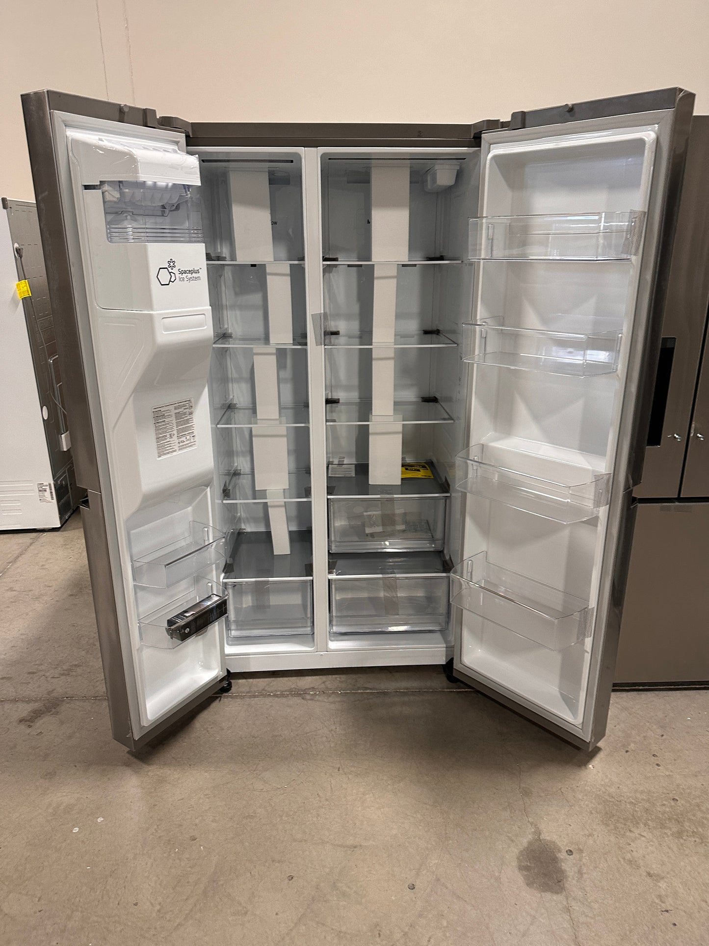 NEW SIDE BY SIDE STAINLESS STEEL LG COUNTER DEPTH REFRIGERATOR MODEL: LRSXC2306S REF13179