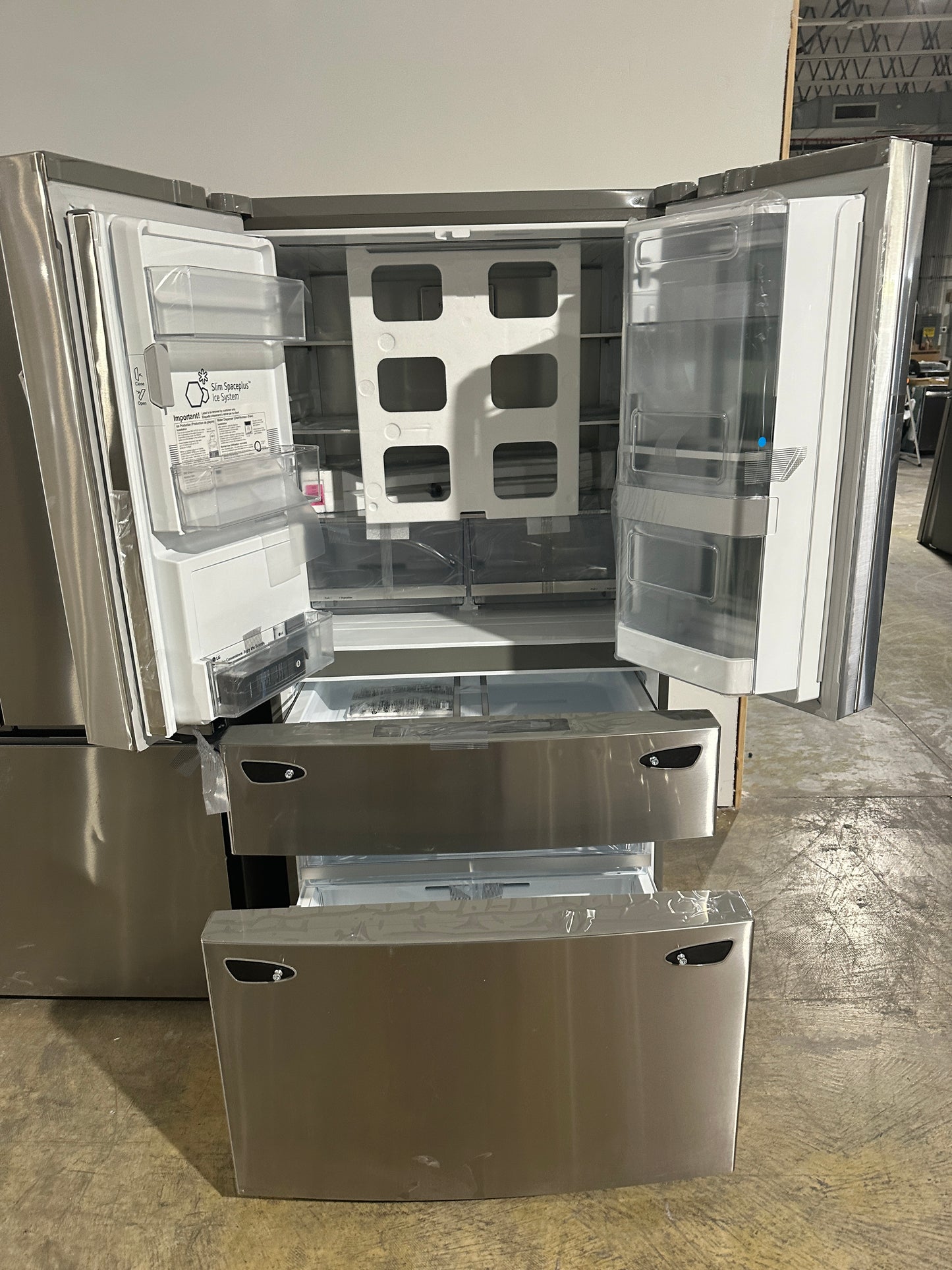 GREAT NEW LG SMART REFRIGERATOR with CRAFT ICE MODEL: LRMVS3006S REF13425S