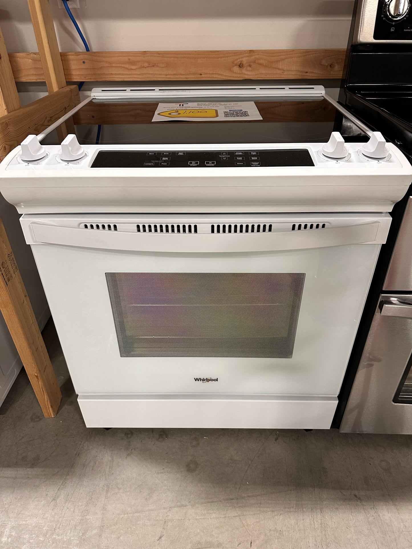 DISCOUNTED NEW WHITE WHIRLPOOL ELECTRIC RANGE - MODEL: WEE515SALW RAG11893