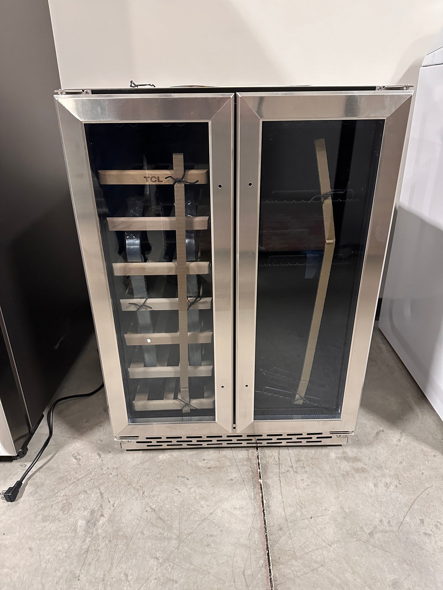 DISCOUNTED GORGEOUS DUAL ZONE COOLING INDOOR WINE COOLER MODEL: B422D REF13201