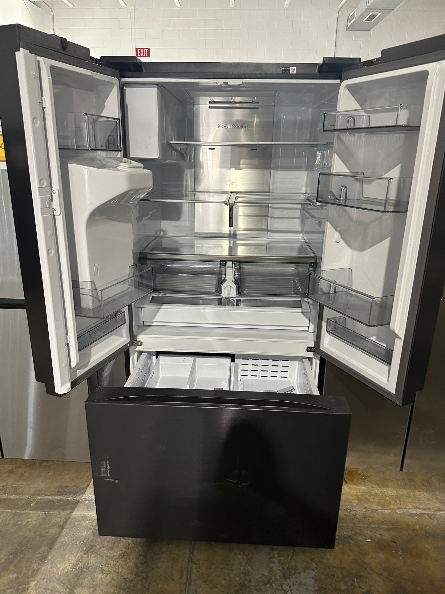 BRAND NEW SAMSUNG SMART REFRIGERATOR with FOUR TYPES OF ICE MODEL: RF32CG5400MT REF13412S