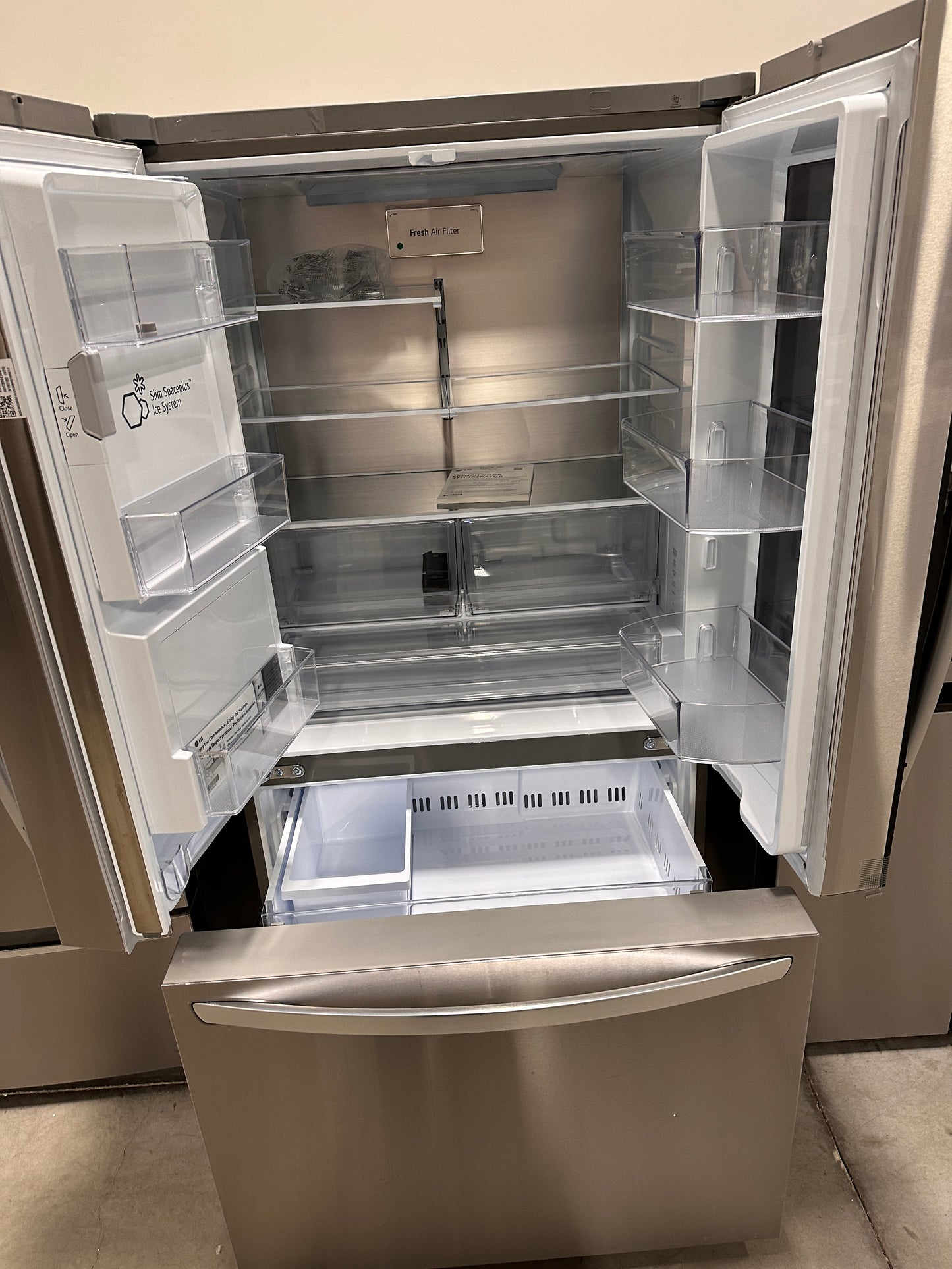 COUNTER DEPTH NEW LG INSTAVIEW REFRIGERATOR MODEL: LRFOC2606S REF13118