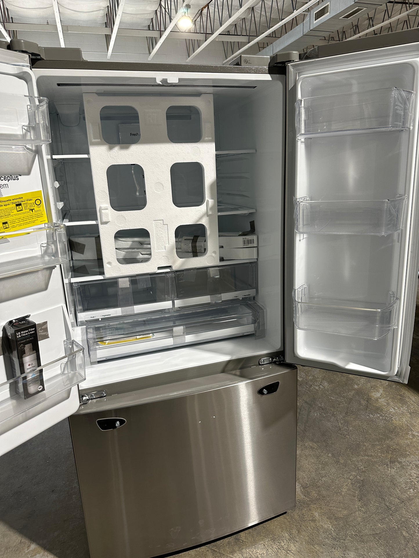 GREAT NEW LG FRENCH DOOR STAINLESS STEEL REFRIGERATOR MODEL: LRFXS2503S REF13458S