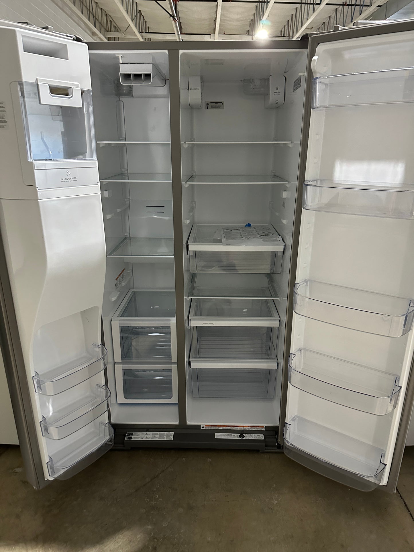 Side-by-Side Refrigerator with In-Door-Ice Storage MODEL: WRS588FIHW REF13612S
