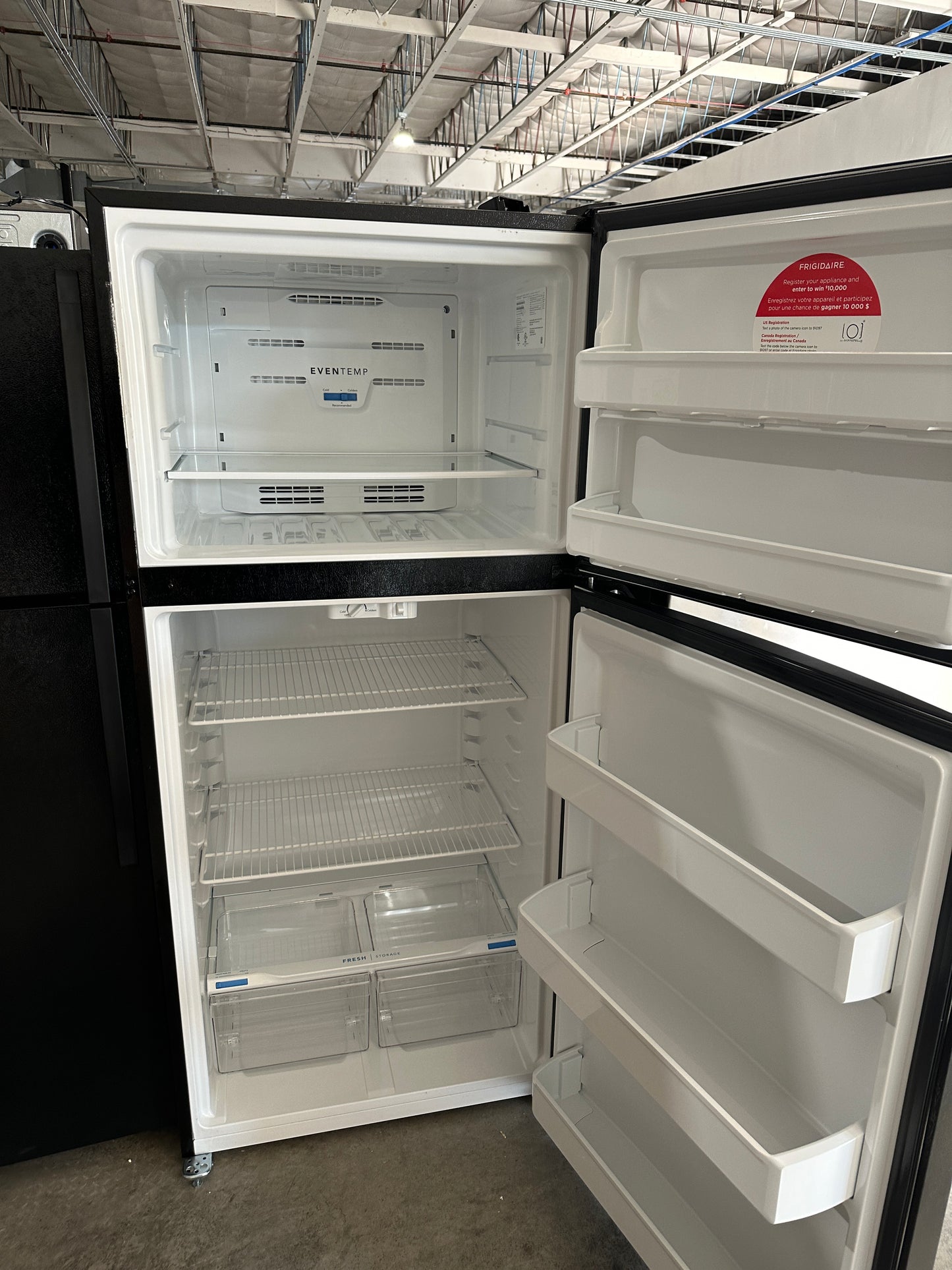 NEW TOP FREEZER REFRIGERATOR in BLACK MODEL: FFTR1814WB REF13619S