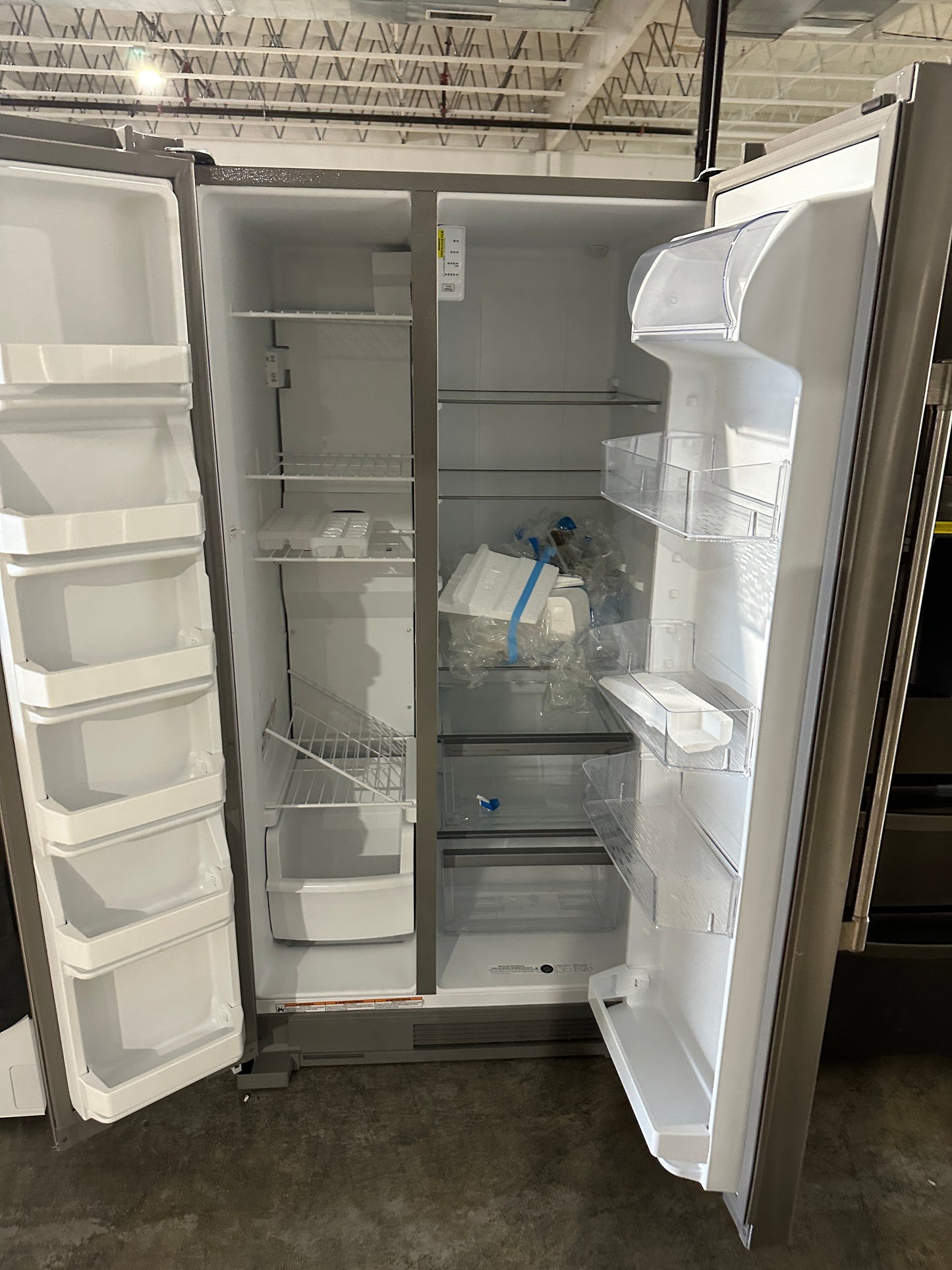 GREAT NEW MAYTAG SIDE-BY-SIDE REFRIGERATOR MODEL: MSS25N4MKZ REF13641S