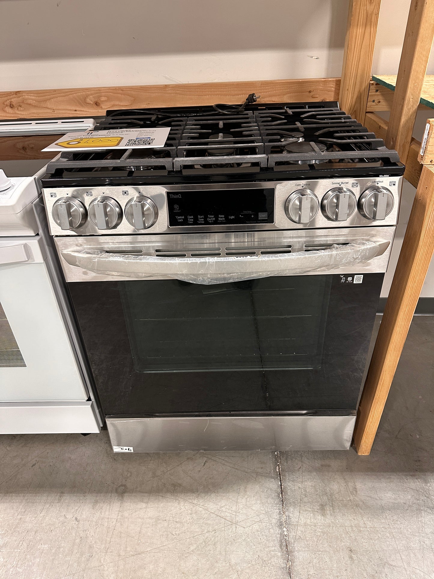 DISCOUNTED GORGEOUS GAS LG RANGE WITH EASY CLEAN AND AIR FRY MODEL: LS ...