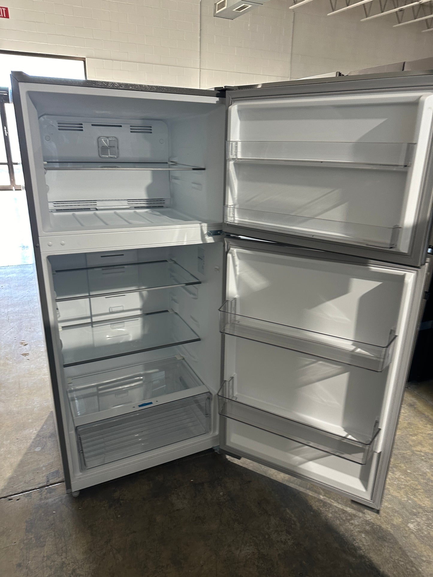 GREAT NEW MIDEA TOP-FREEZER REFRIGERATOR MODEL: MRT14D2BST REF13763S