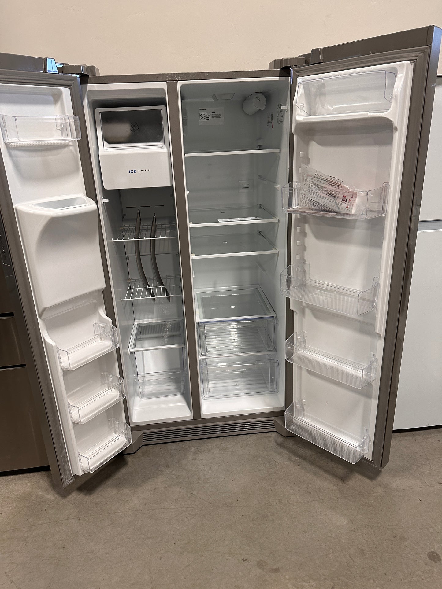 GREAT NEW FRIGIDAIRE SIDE-BY-SIDE REFRIGERATOR MODEL: FRSS26L3AF REF13330