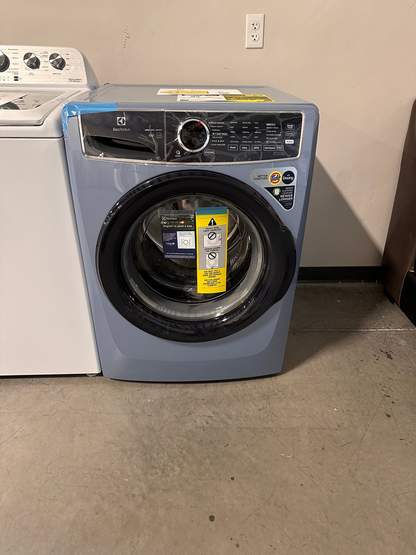 NEW GLACIER BLUE FRONT LOAD WASHER MODEL: ELFW7437AG WAS13382