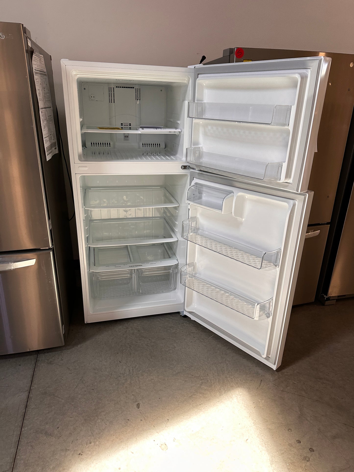 GREAT NEW LG TOP FREEZER REFRIGERATOR MODEL: LTCS20020W REF13336