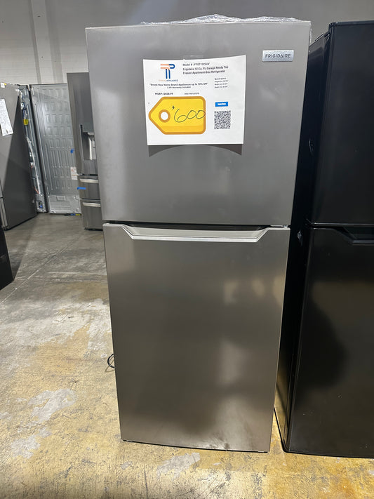GREAT NEW FRIGIDAIRE TOP FREEZER REFRIGERATOR MODEL: FFET1222UV REF13737S