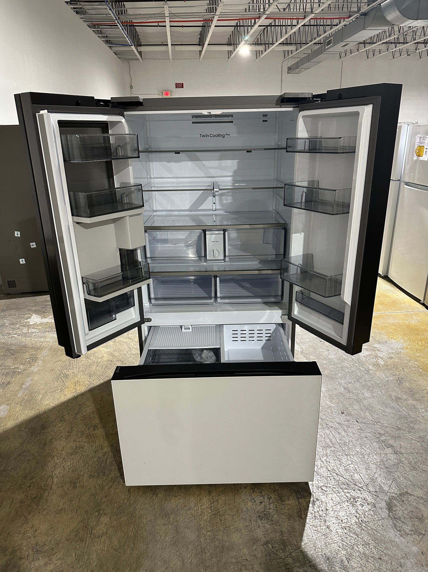 Samsung - BESPOKE Refrigerator with Beverage Center MODEL: RF30BB660012 REF10255RS