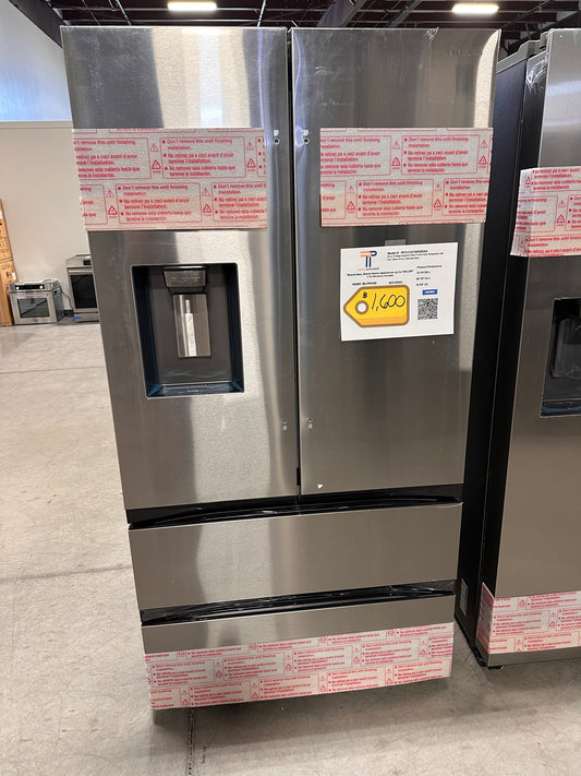 NEW SAMSUNG FRENCH DOOR REFRIGERATOR with FOUR TYPES OF ICE MODEL: RF31CG7400SRAA REF13340