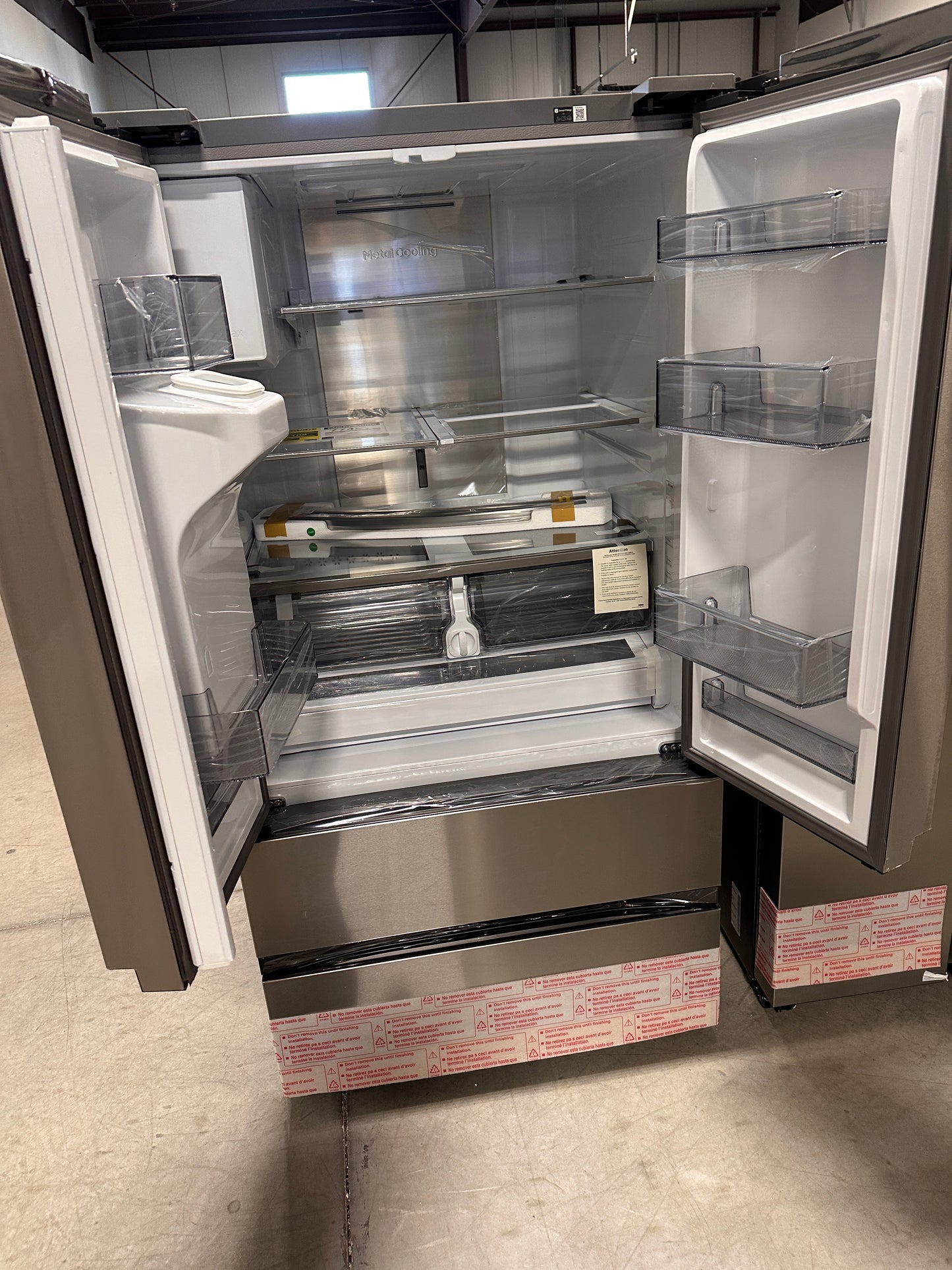 NEW SAMSUNG FRENCH DOOR REFRIGERATOR with FOUR TYPES OF ICE MODEL RF3