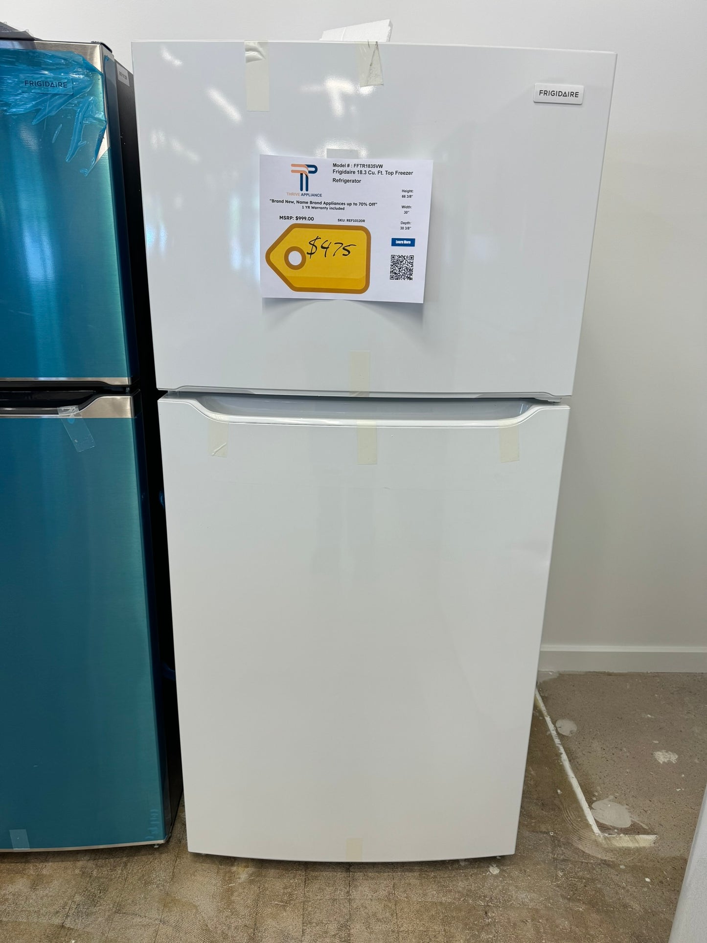 BRAND NEW WHITE TOP FREEZER REFRIGERATOR MODEL: FFTR1835VW REF10120R