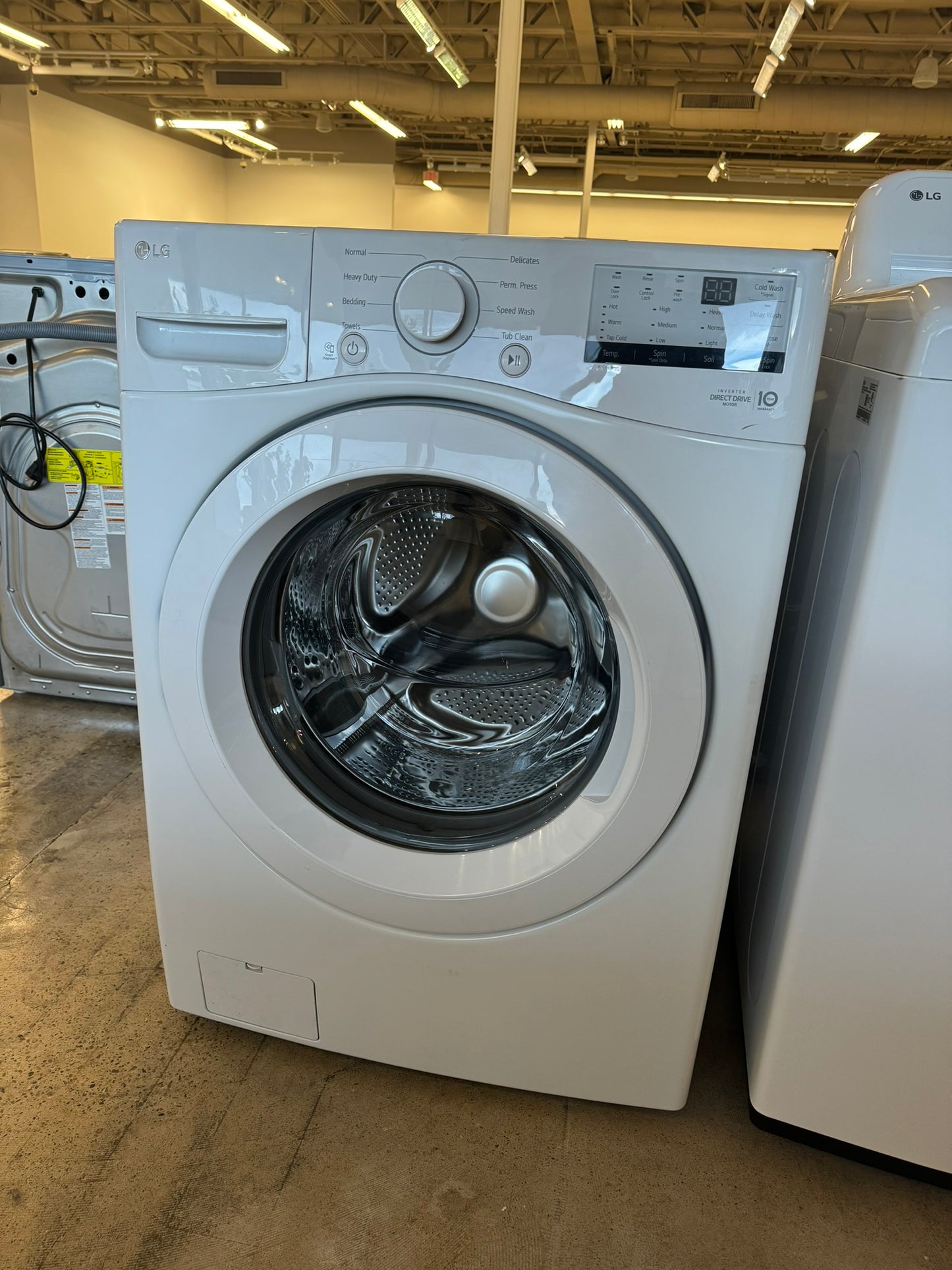 BRAND NEW LG STACKABLE FRONT LOAD WASHER MODEL: WM3400CW WAS10128R