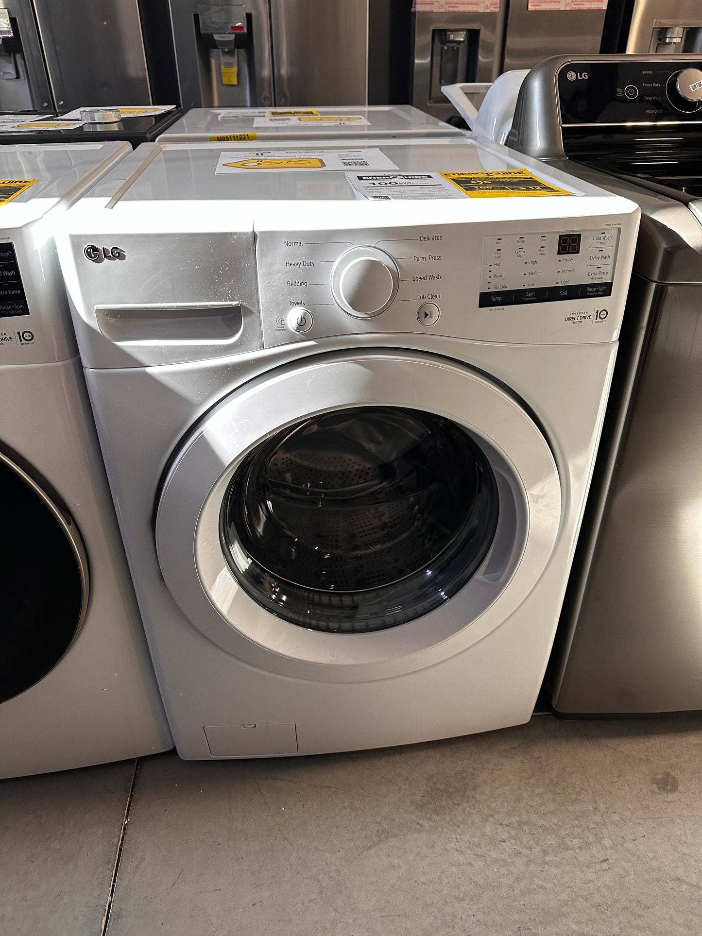 BRAND NEW LG STACKABLE FRONT LOAD WASHER MODEL: WM3400CW WAS13462